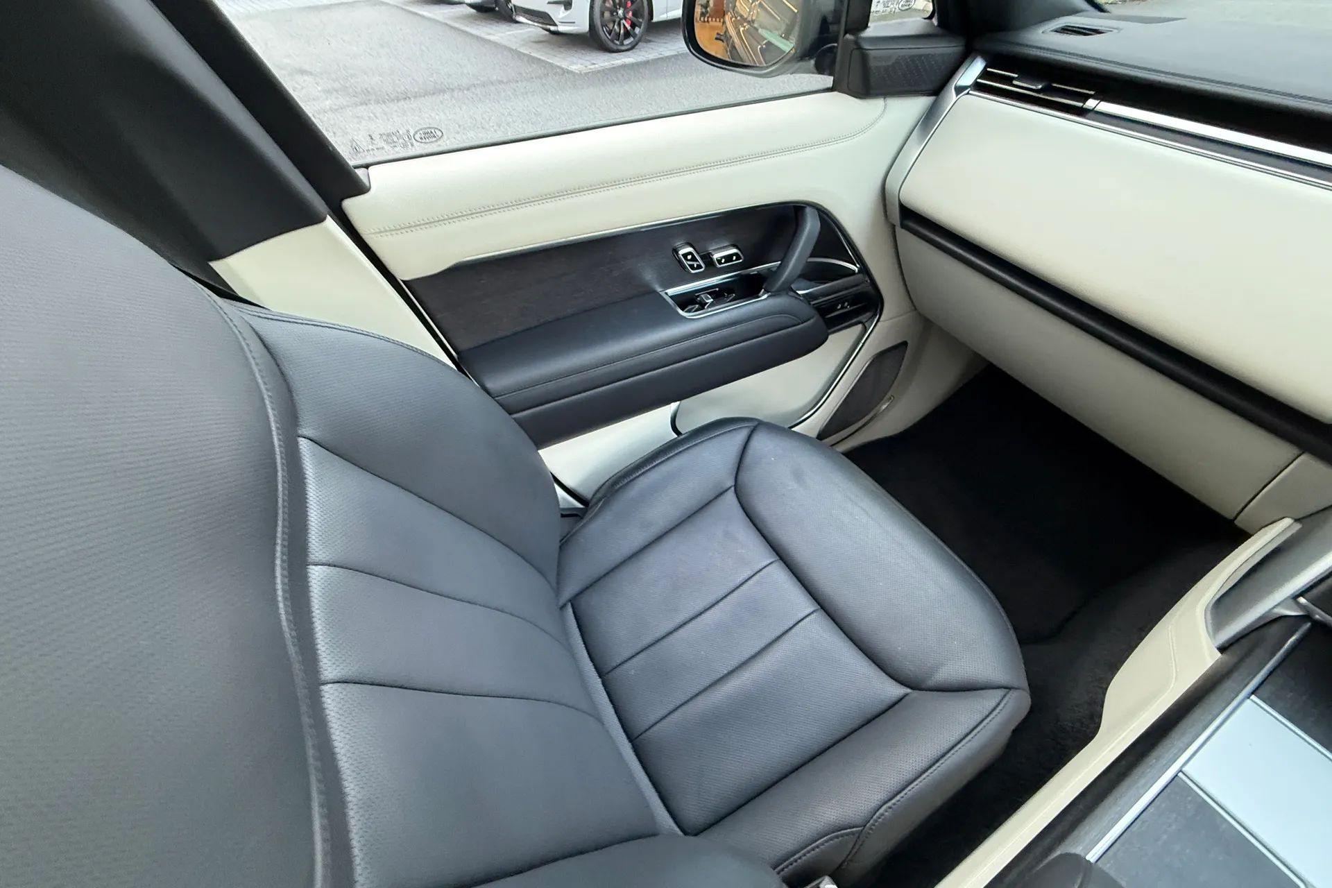 LAND ROVER RANGE ROVER thumbnail image number 12