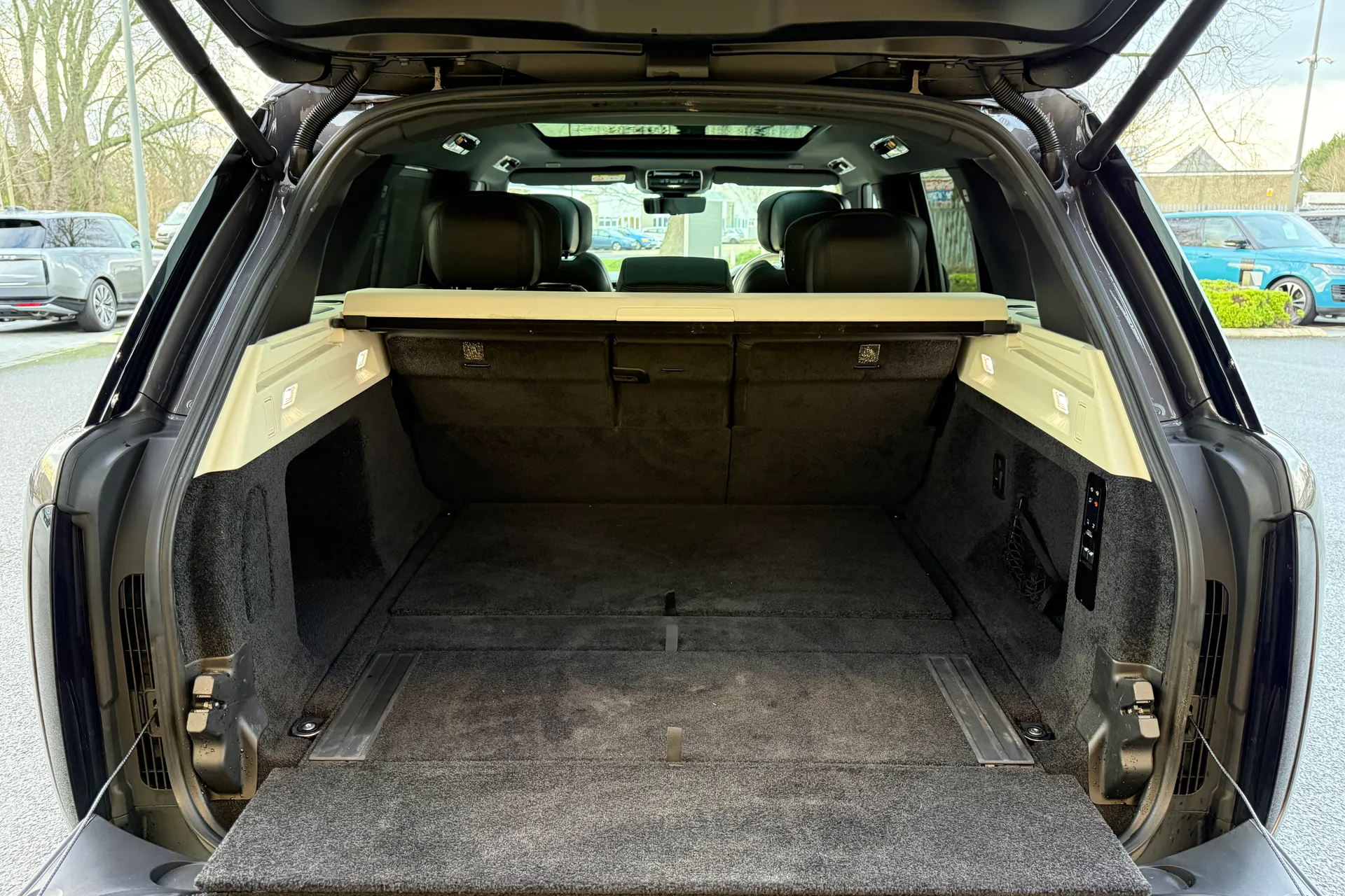 LAND ROVER RANGE ROVER thumbnail image number 42