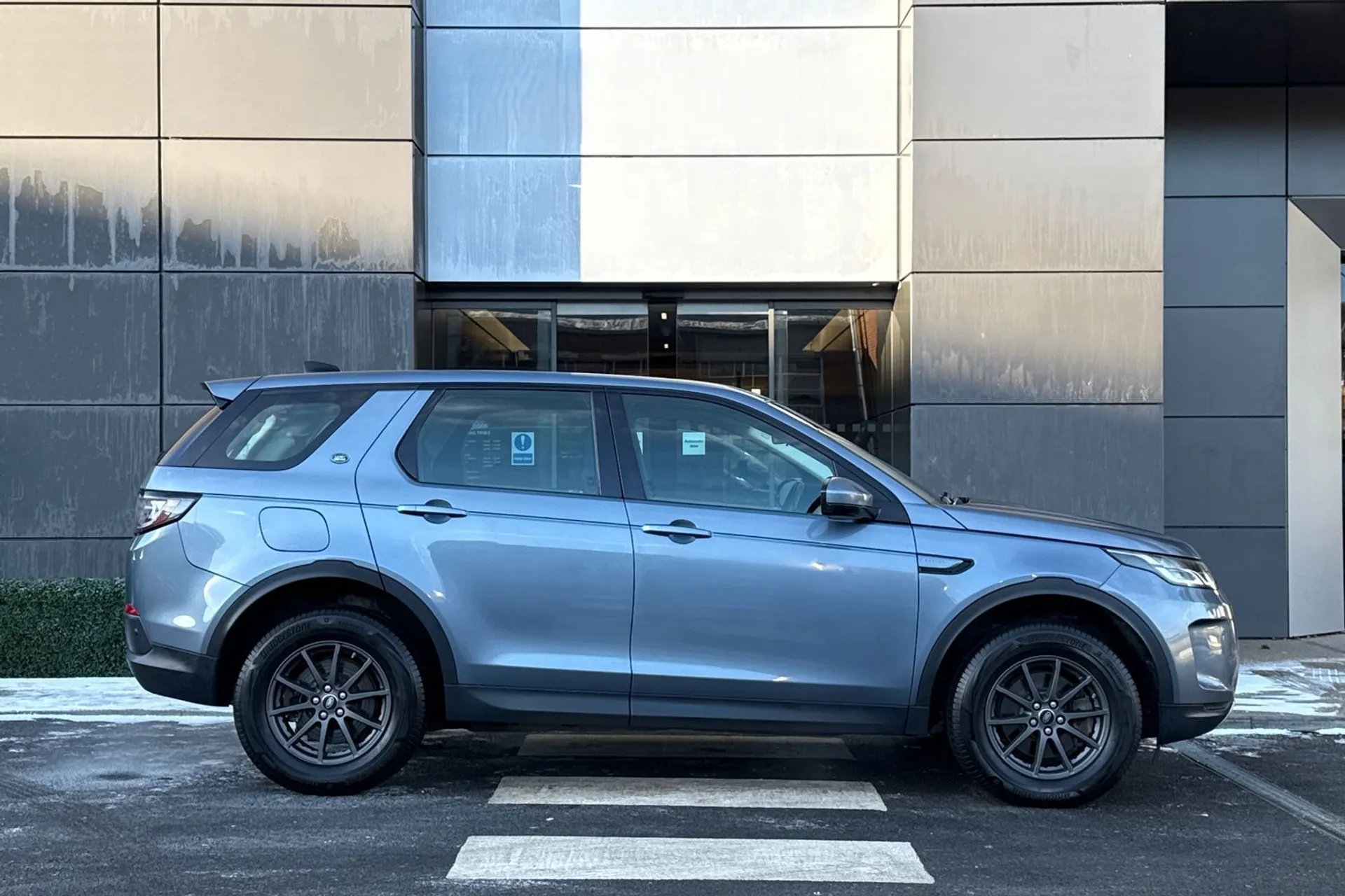 LAND ROVER DISCOVERY SPORT thumbnail image number 2