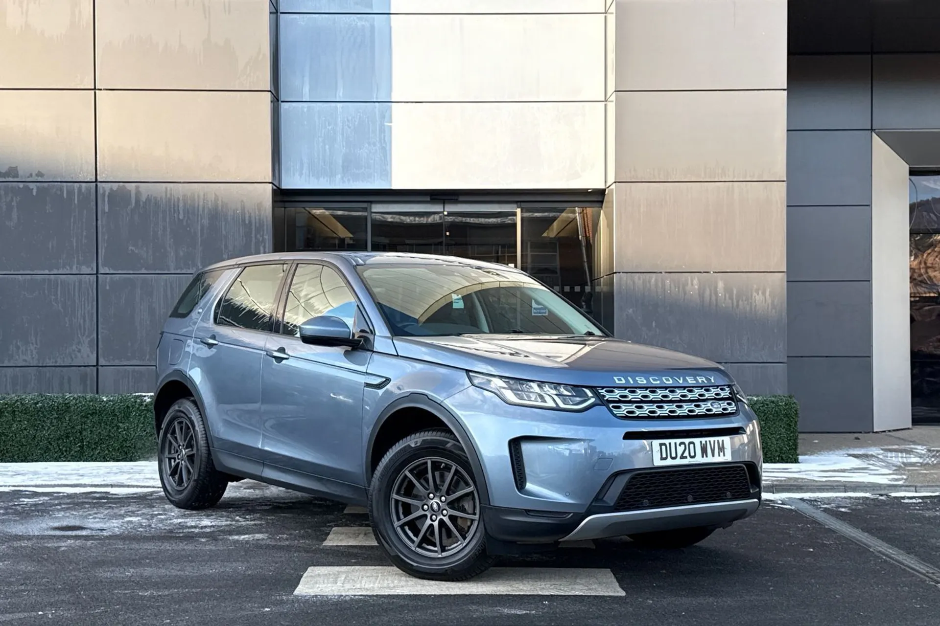LAND ROVER DISCOVERY SPORT focused image