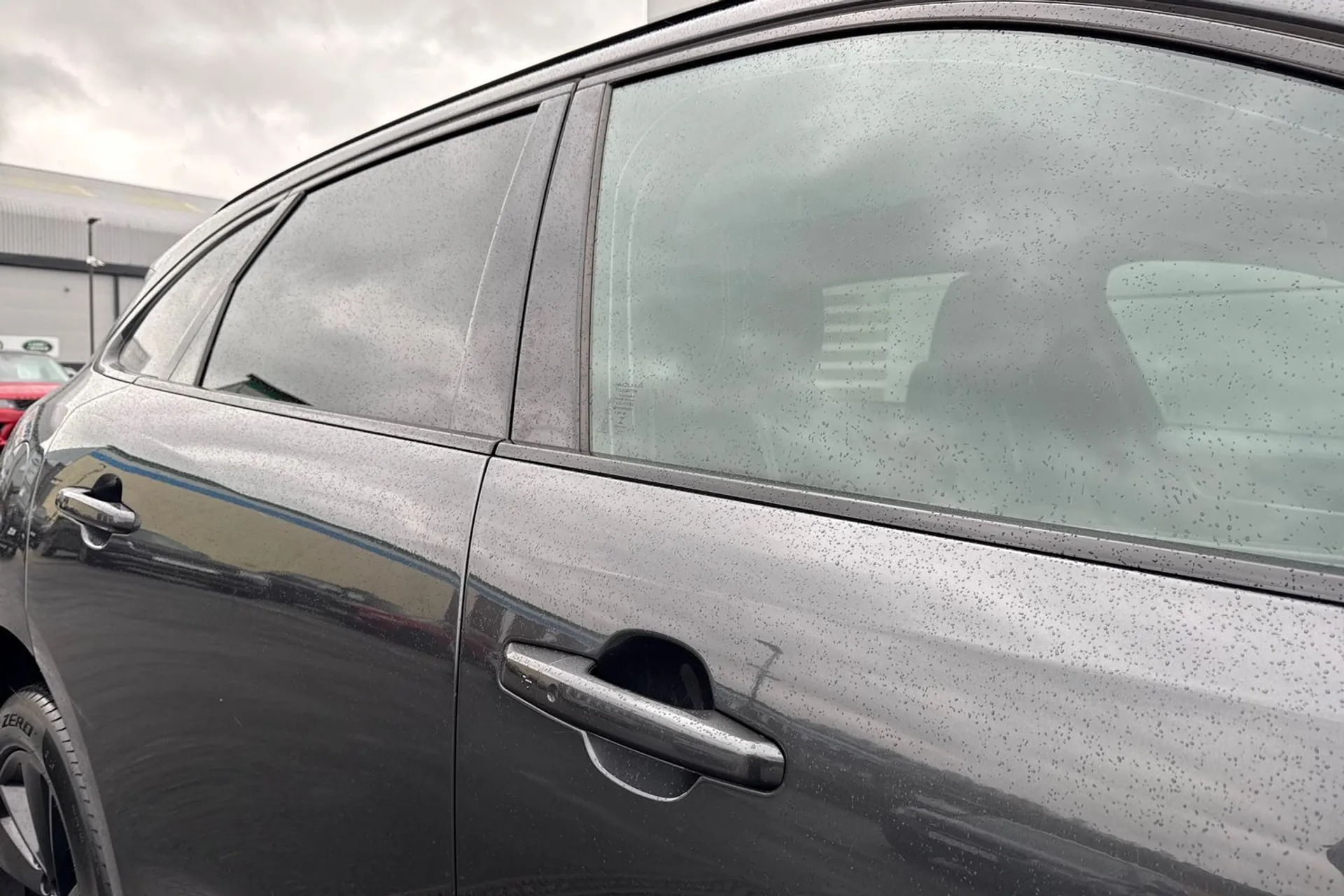 Jaguar F-PACE thumbnail image number 24