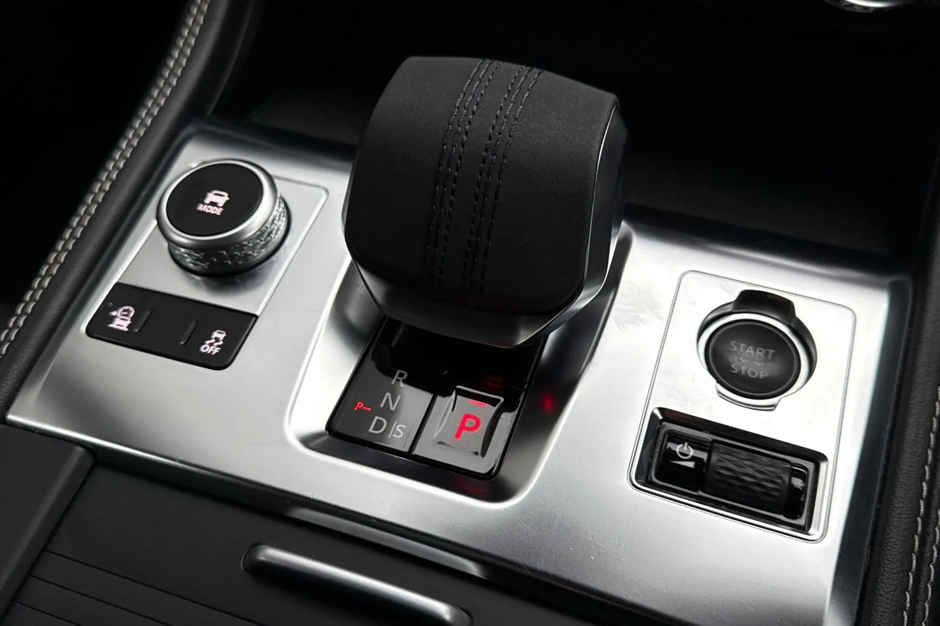 Jaguar F-PACE thumbnail image number 55