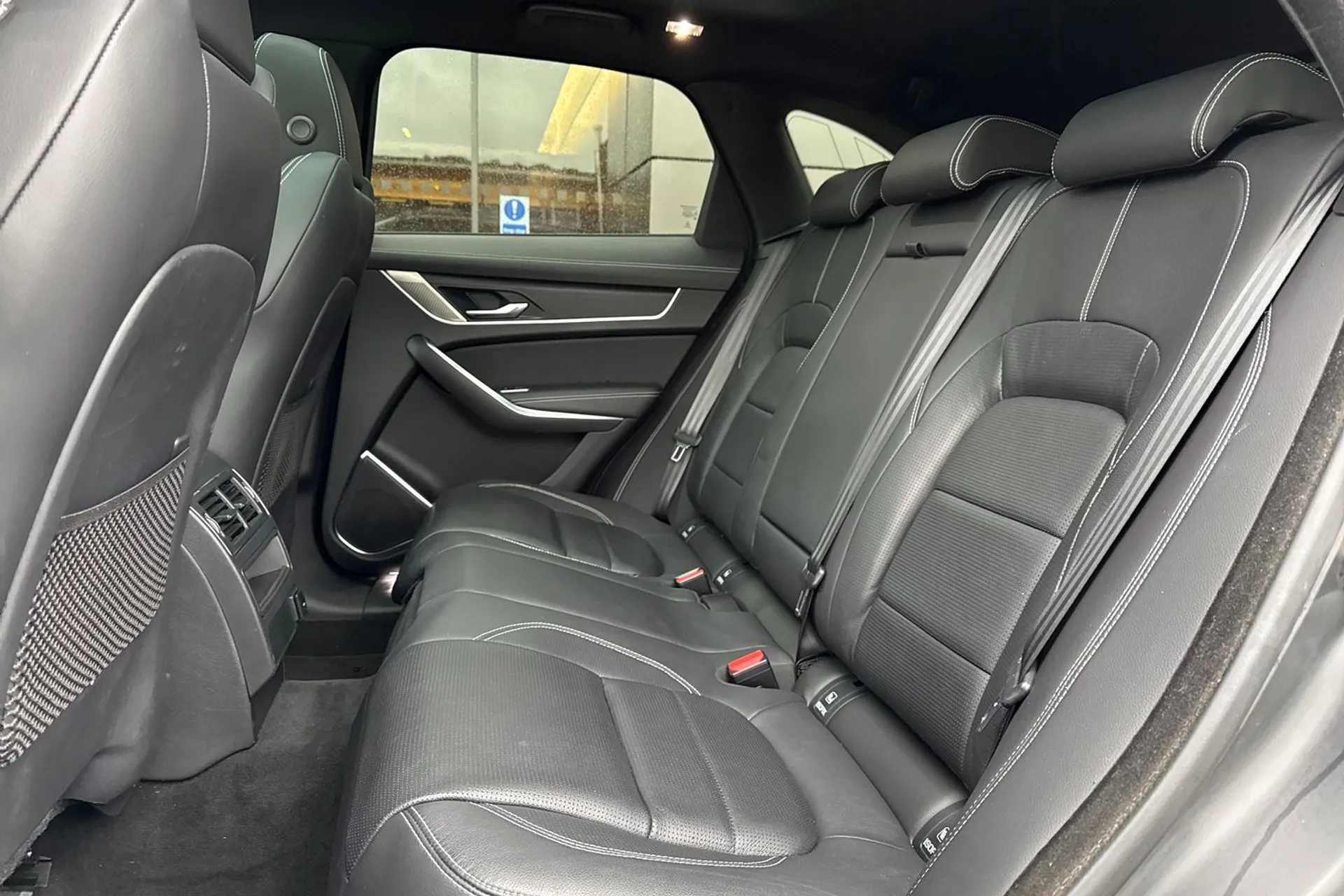 Jaguar F-PACE thumbnail image number 53