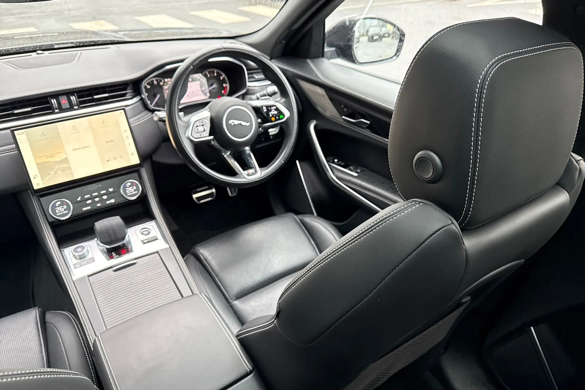 Jaguar F-PACE thumbnail image number 50