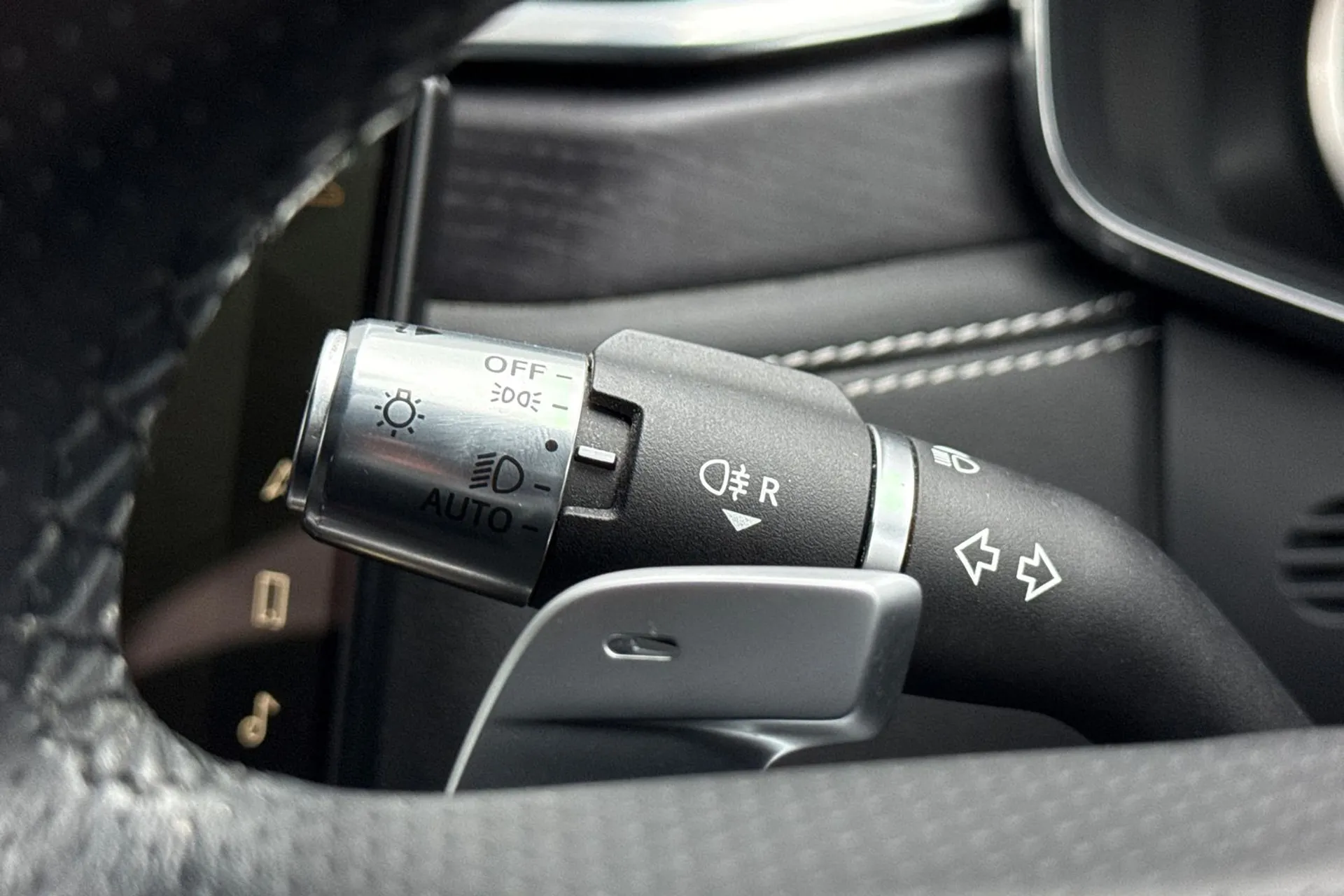 Jaguar F-PACE thumbnail image number 34