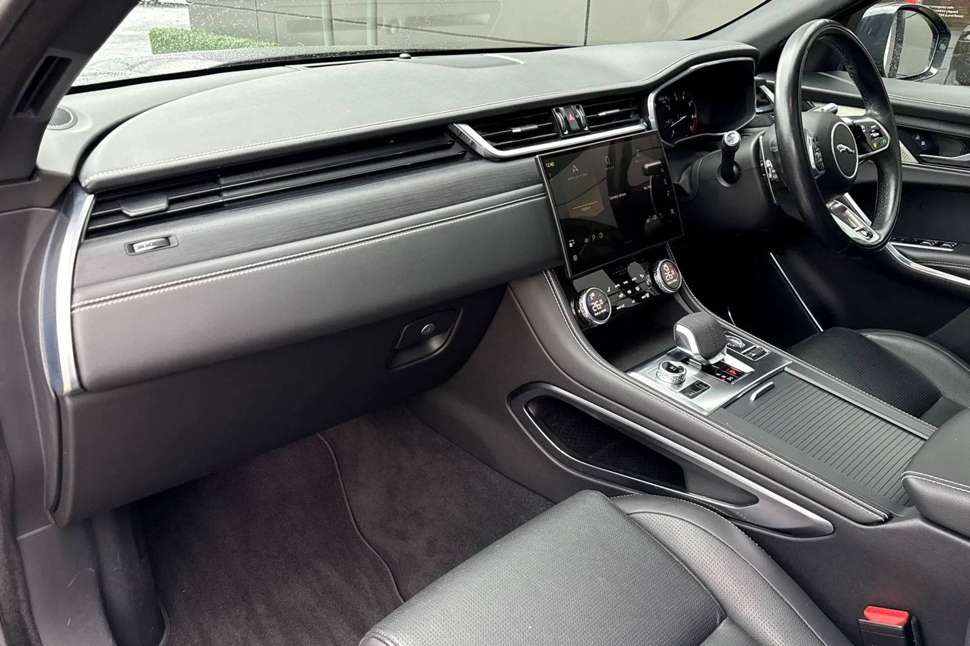 Jaguar F-PACE thumbnail image number 51