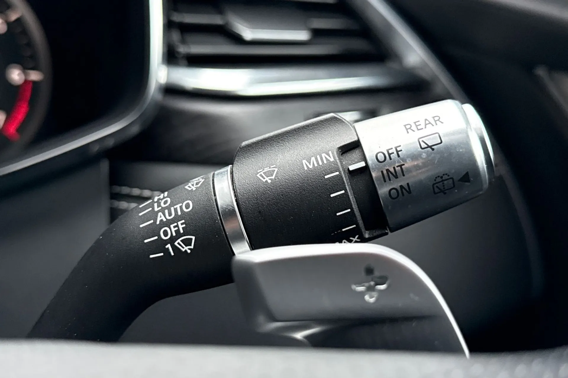 Jaguar F-PACE thumbnail image number 35