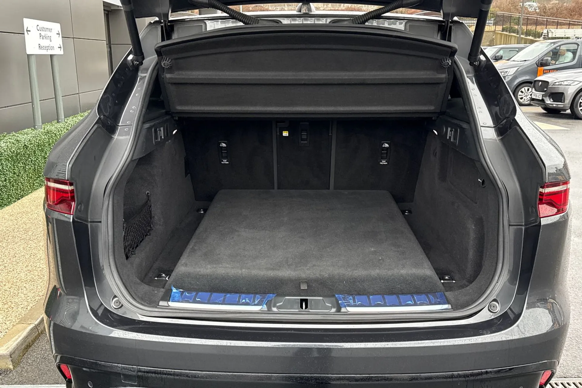 Jaguar F-PACE thumbnail image number 40