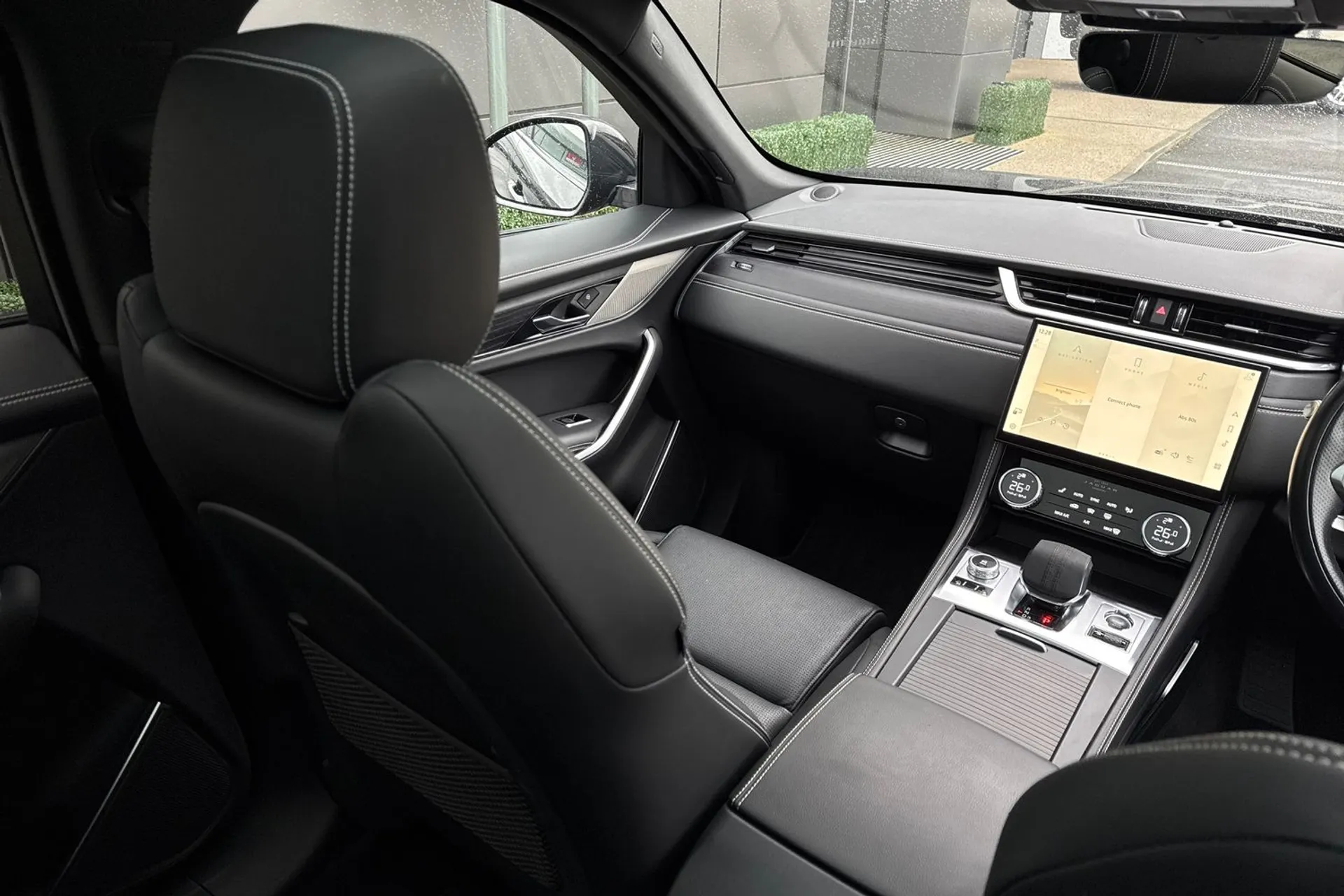 Jaguar F-PACE thumbnail image number 49