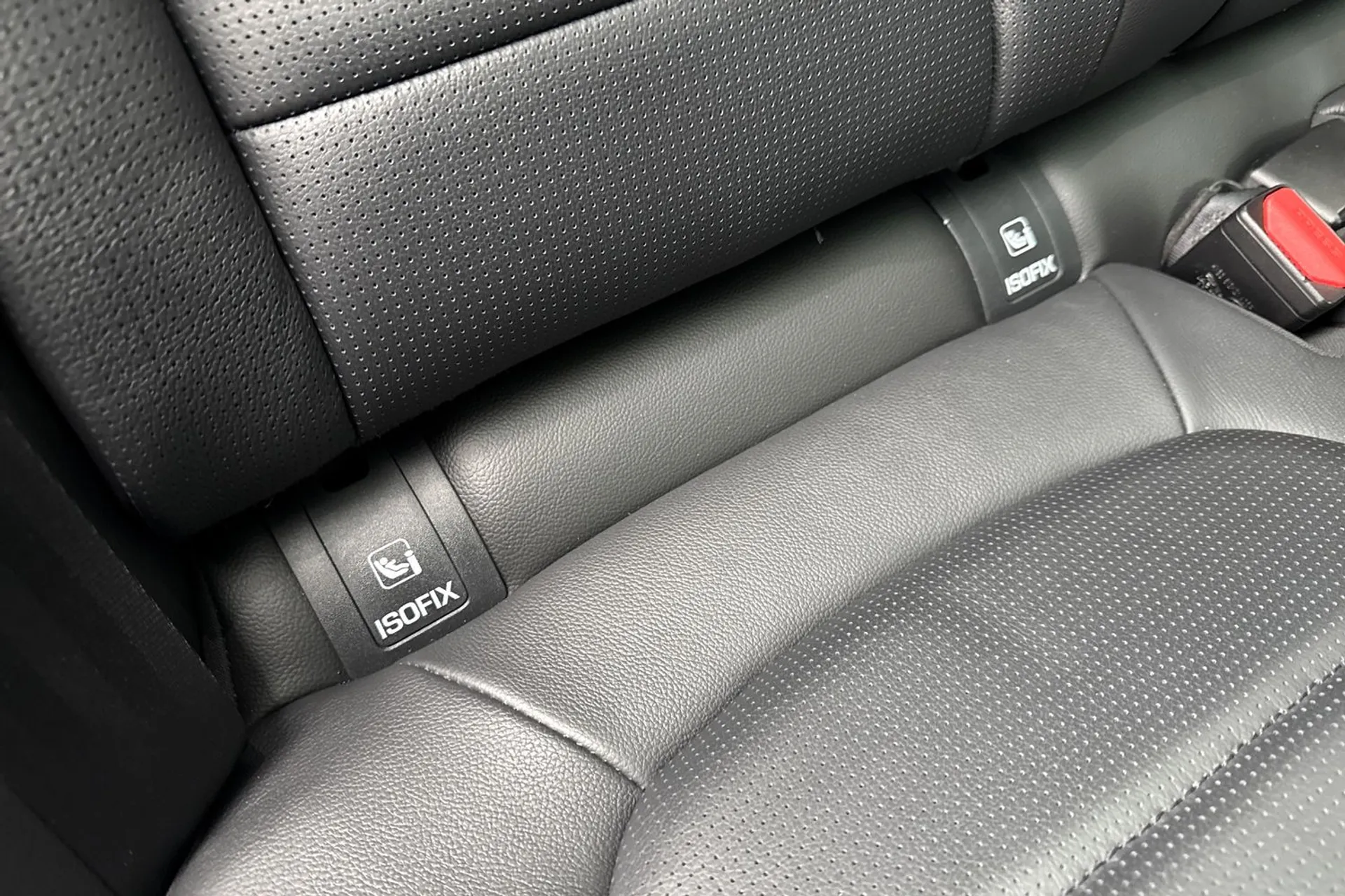 Jaguar F-PACE thumbnail image number 46