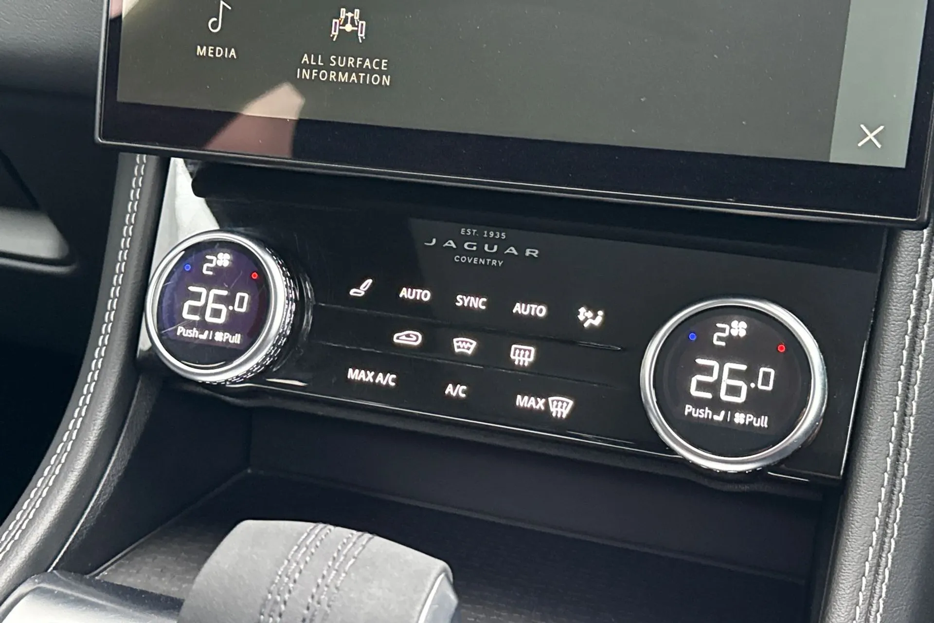 Jaguar F-PACE thumbnail image number 58