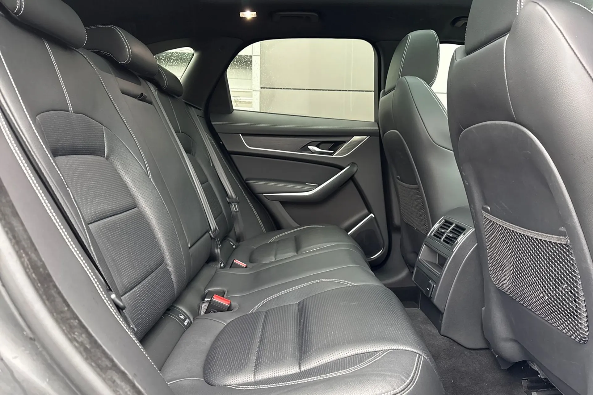 Jaguar F-PACE thumbnail image number 44