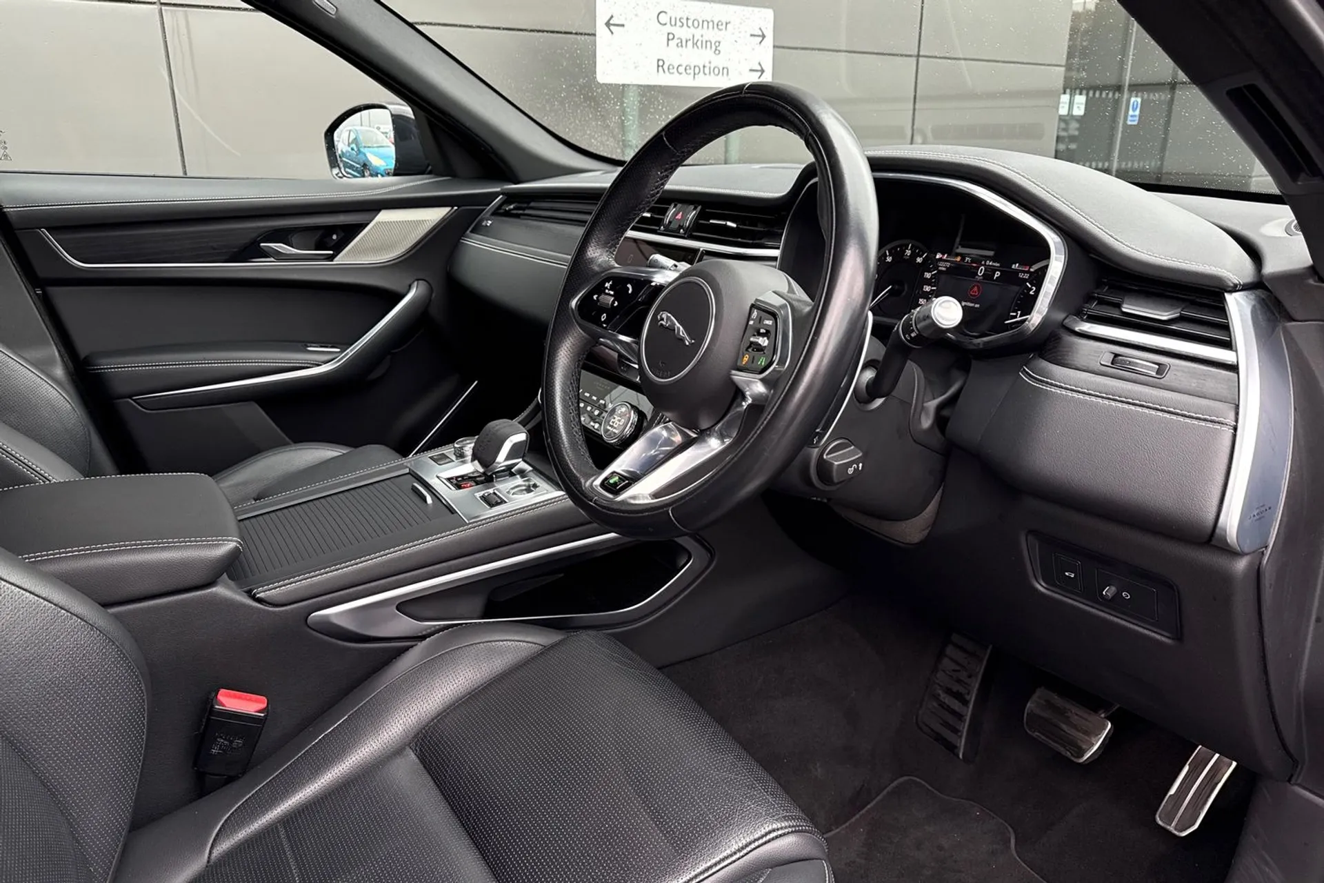 Jaguar F-PACE thumbnail image number 20