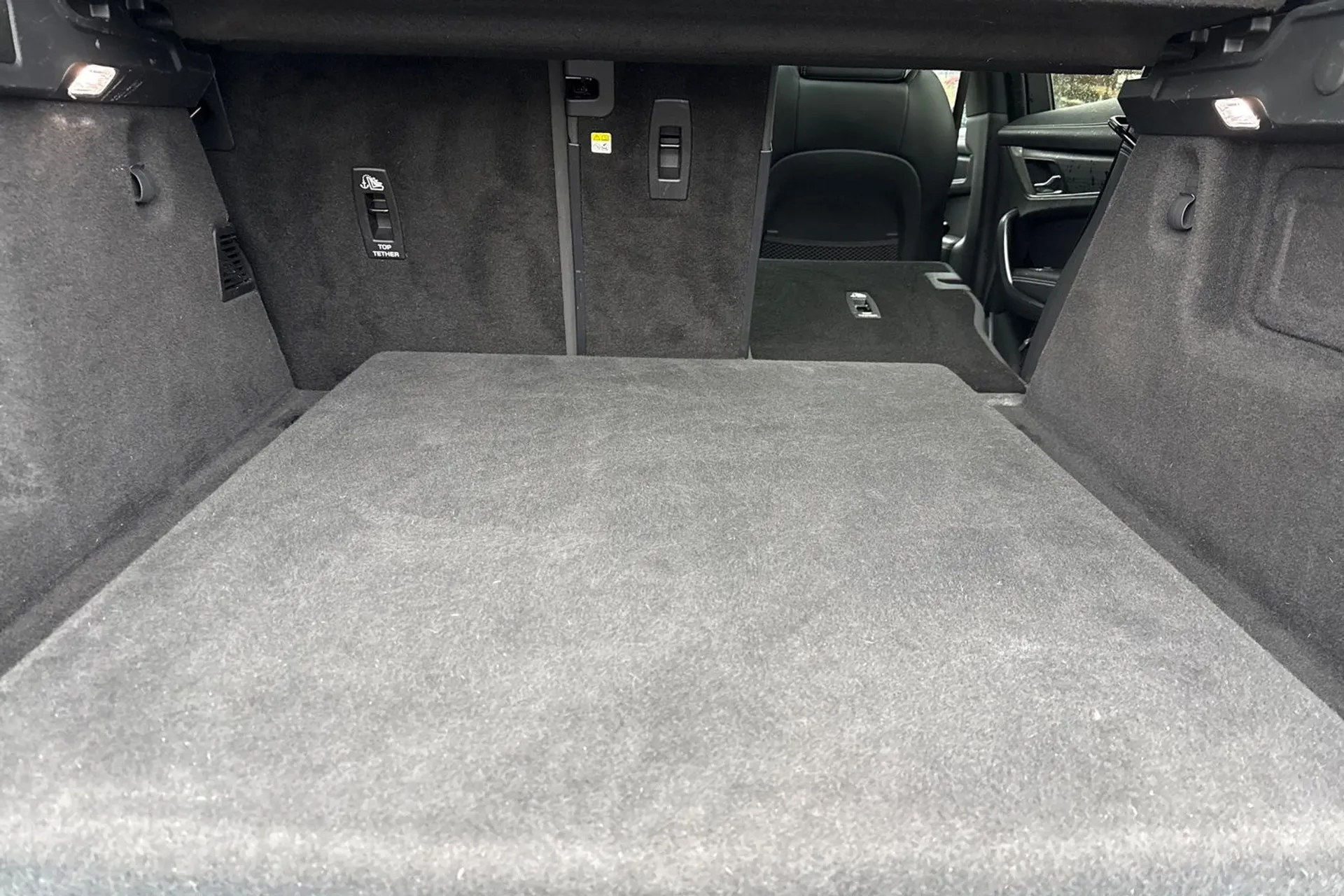 Jaguar F-PACE thumbnail image number 41