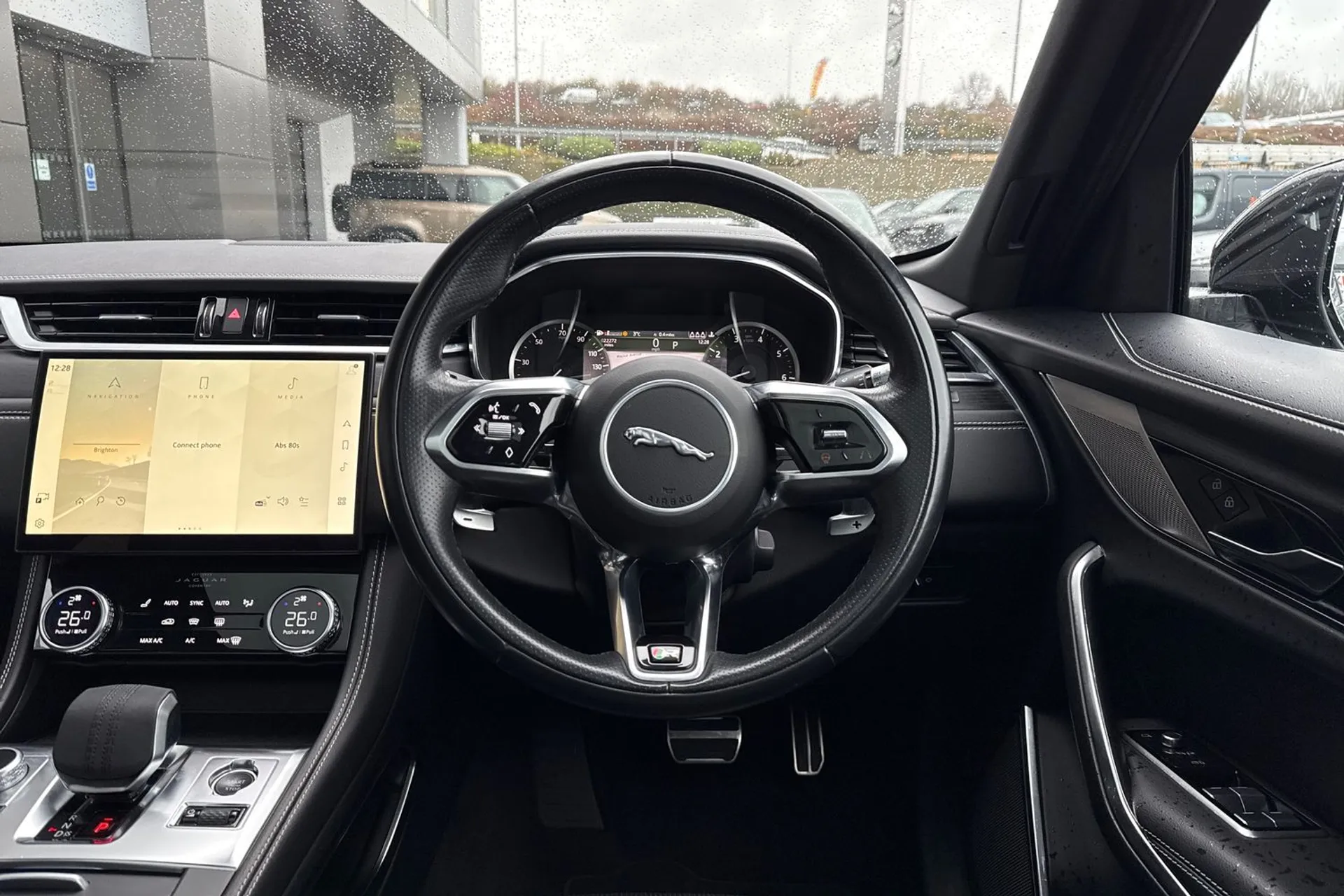 Jaguar F-PACE thumbnail image number 28