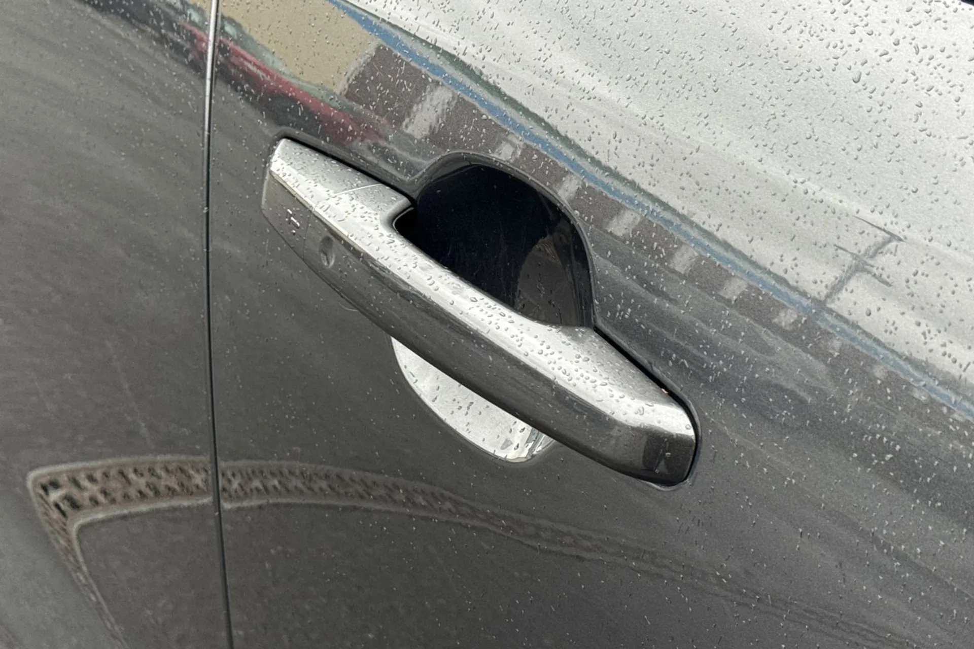 Jaguar F-PACE thumbnail image number 25