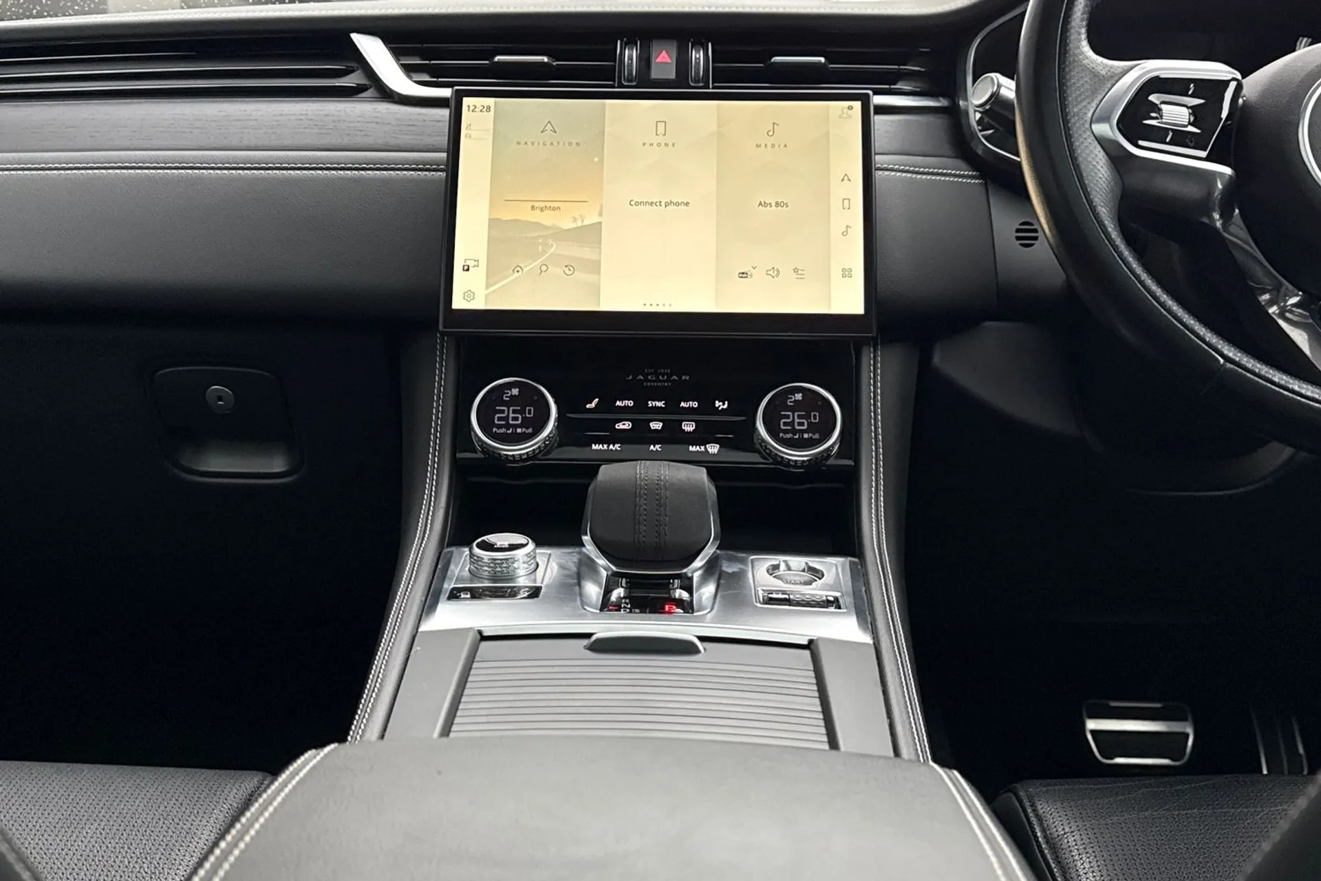 Jaguar F-PACE thumbnail image number 29