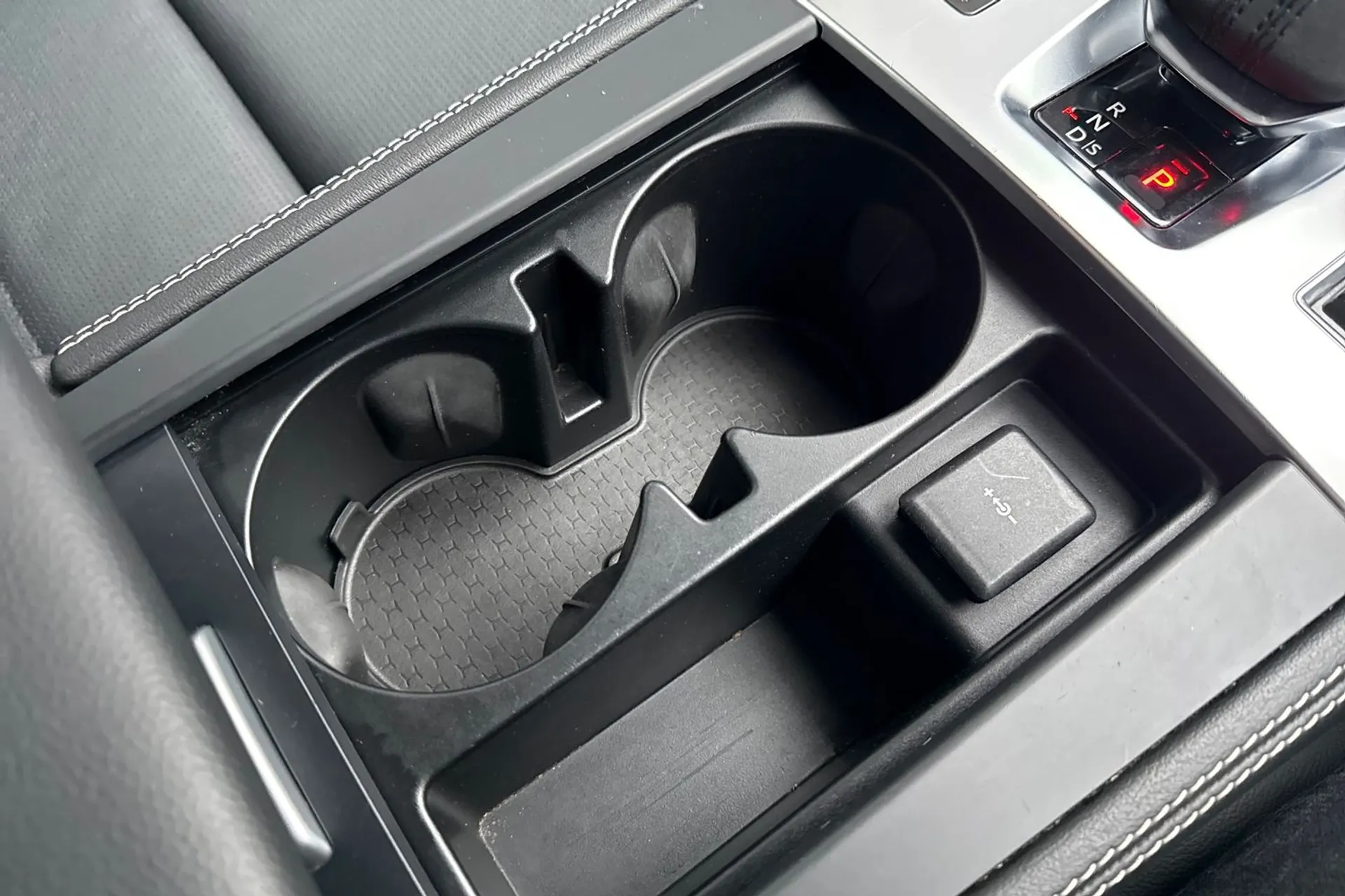 Jaguar F-PACE thumbnail image number 56