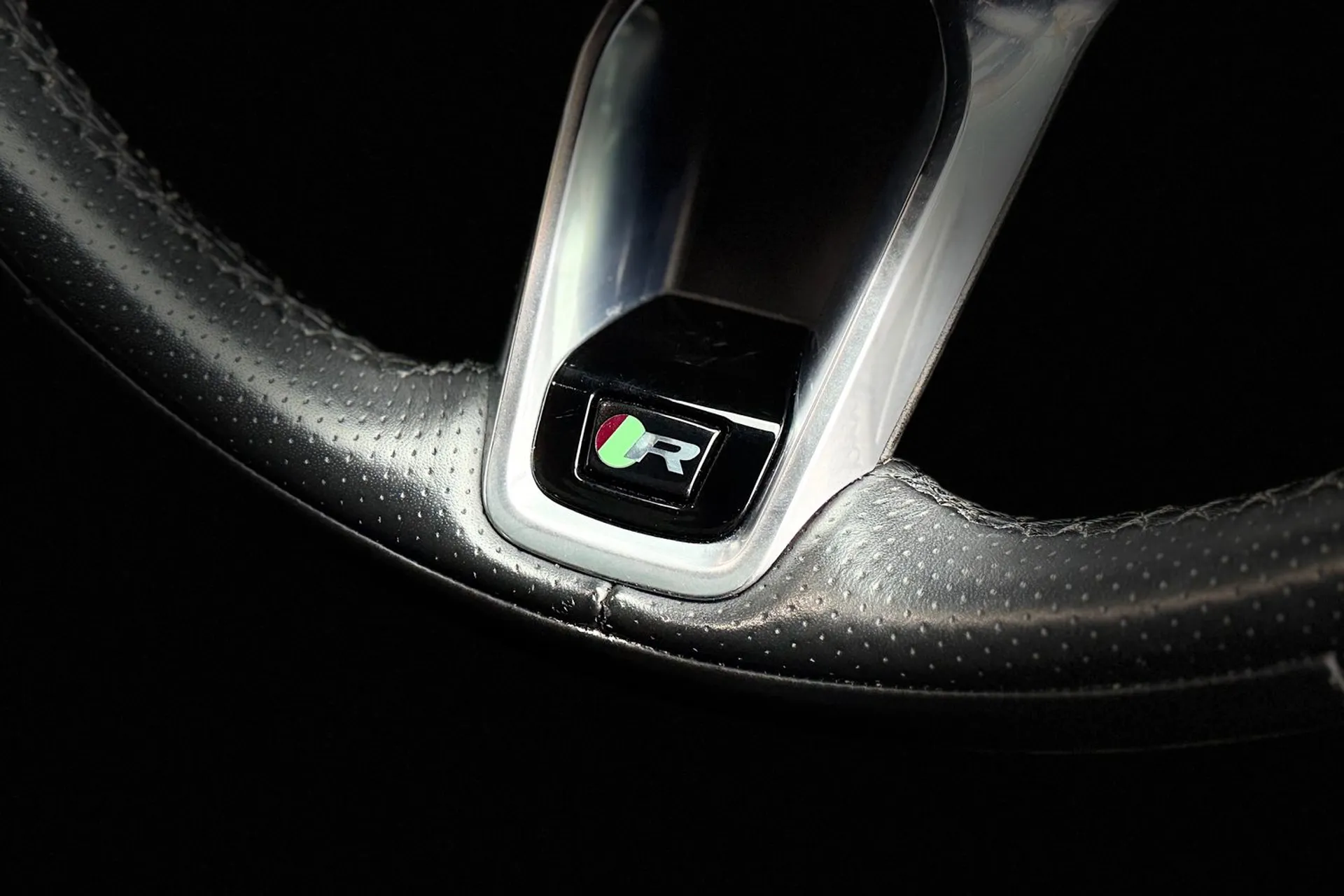 Jaguar F-PACE thumbnail image number 33