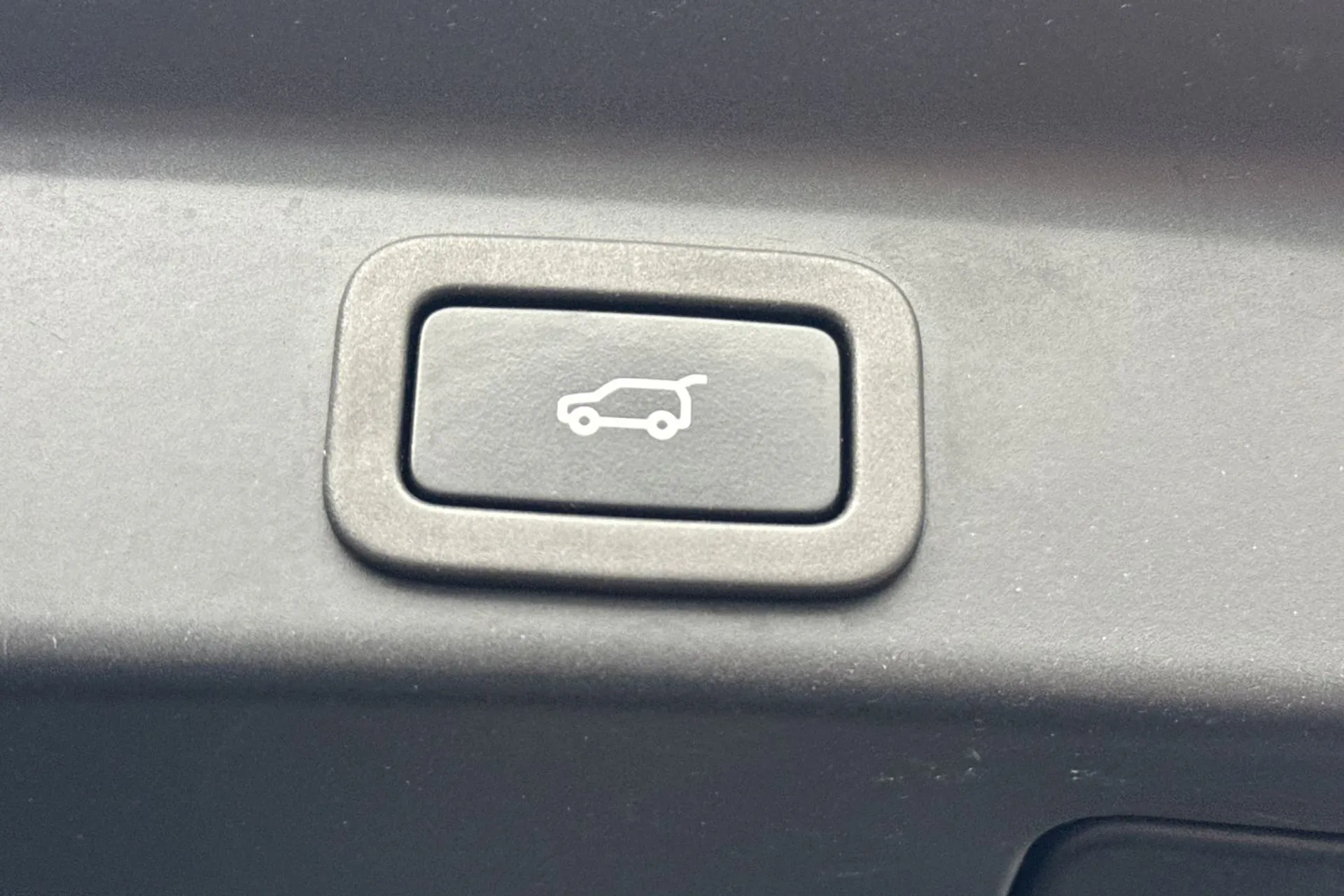 Jaguar F-PACE thumbnail image number 43