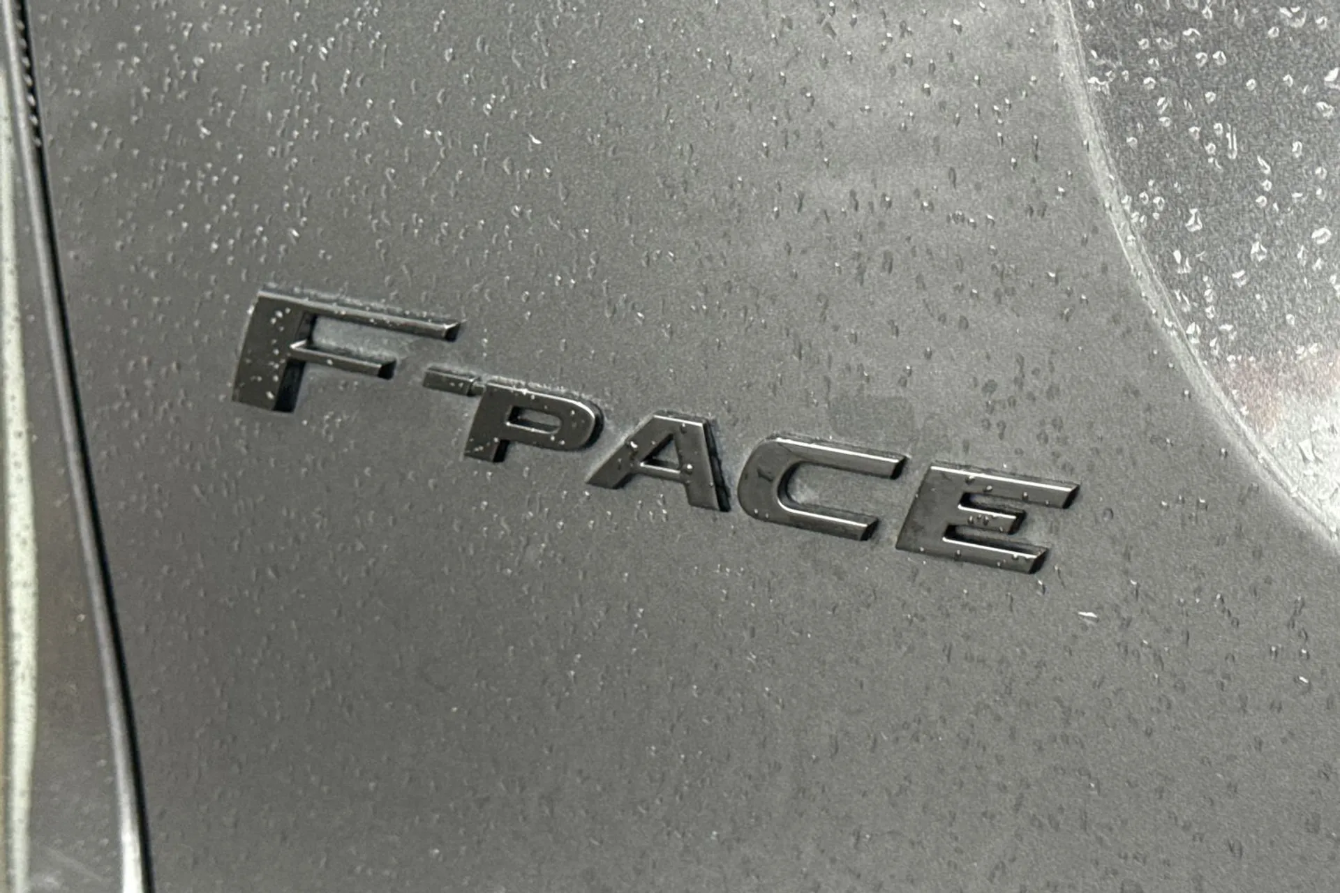 Jaguar F-PACE thumbnail image number 38