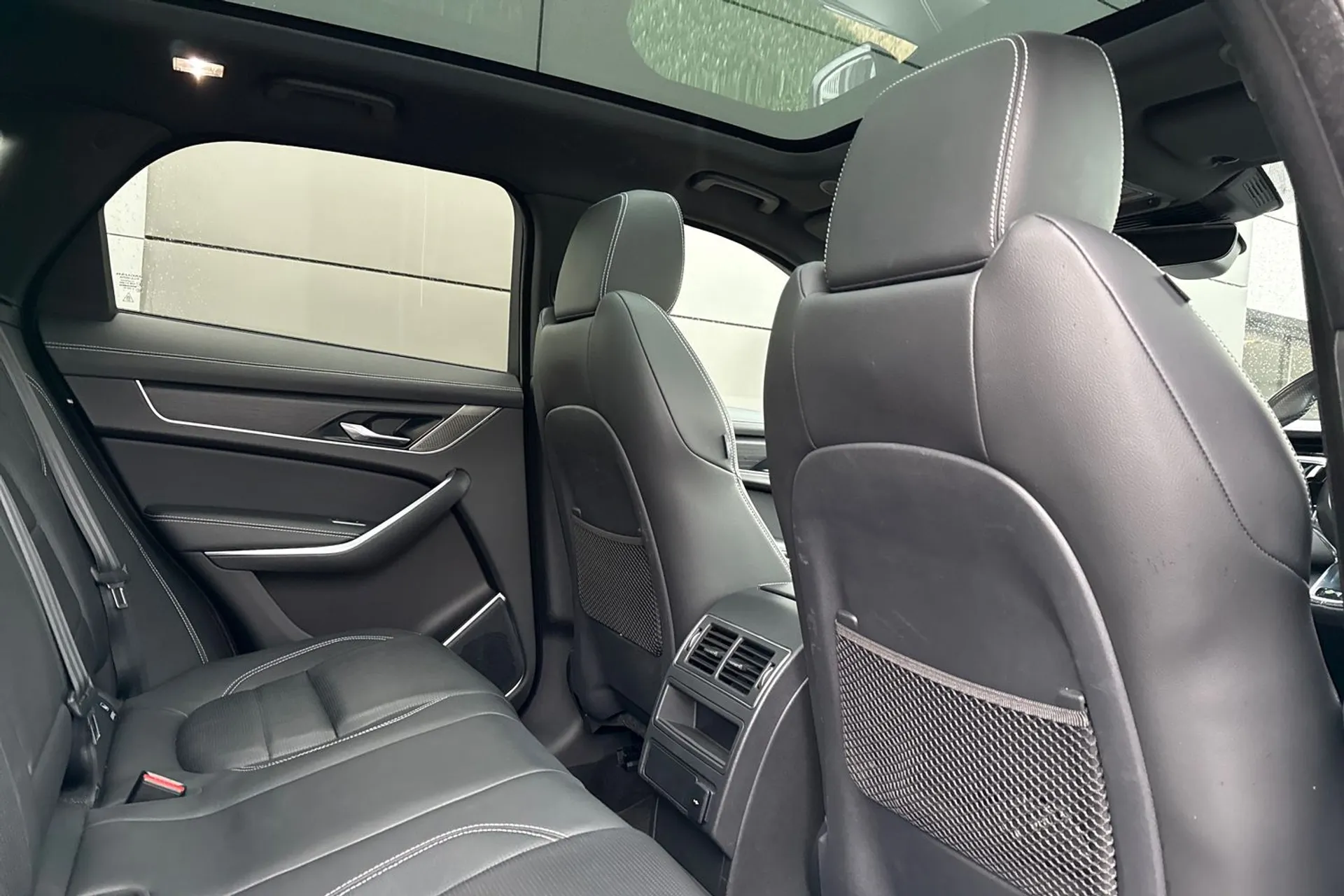 Jaguar F-PACE thumbnail image number 45