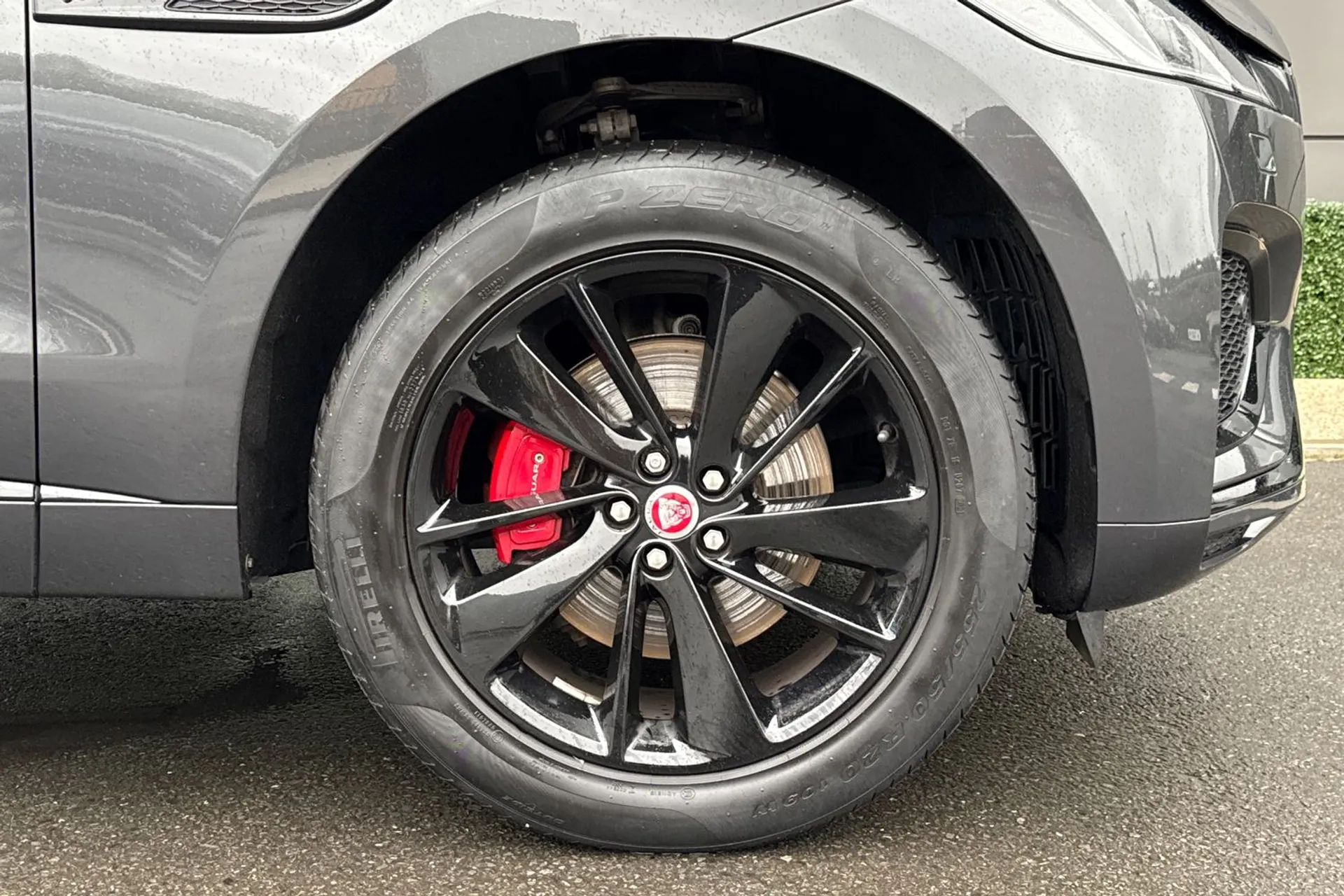 Jaguar F-PACE thumbnail image number 16