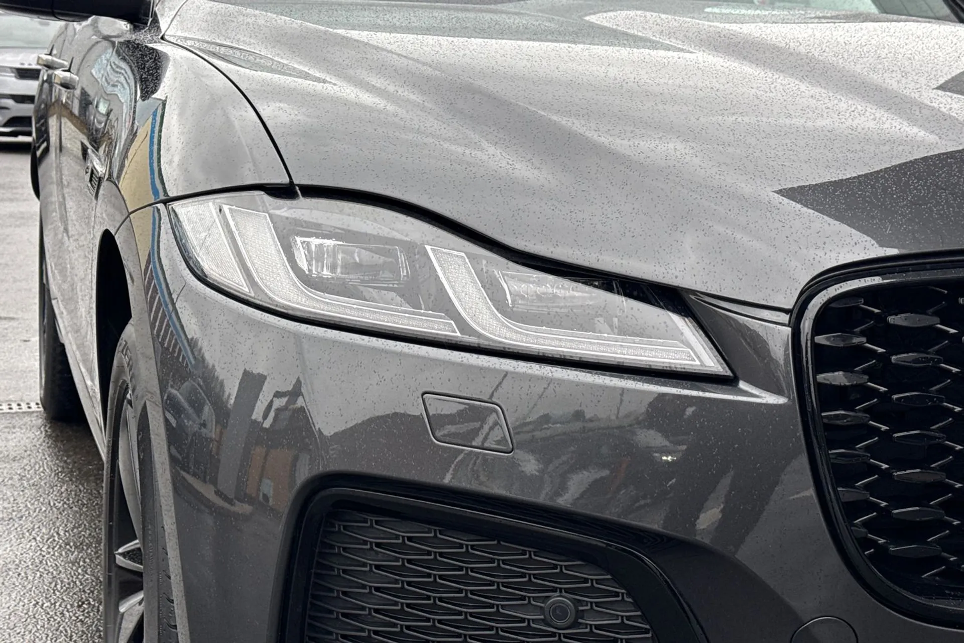 Jaguar F-PACE thumbnail image number 18