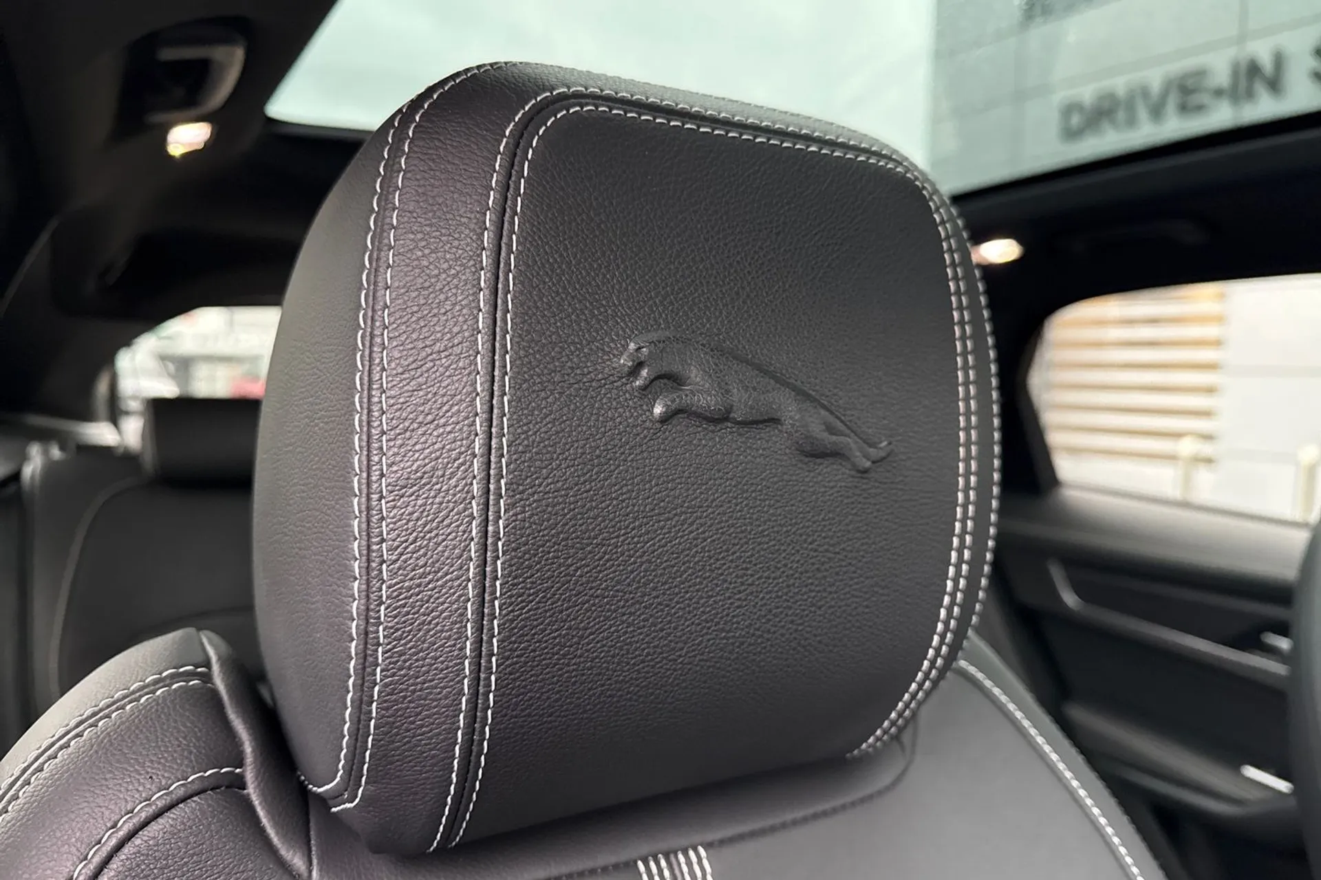 Jaguar F-PACE thumbnail image number 11