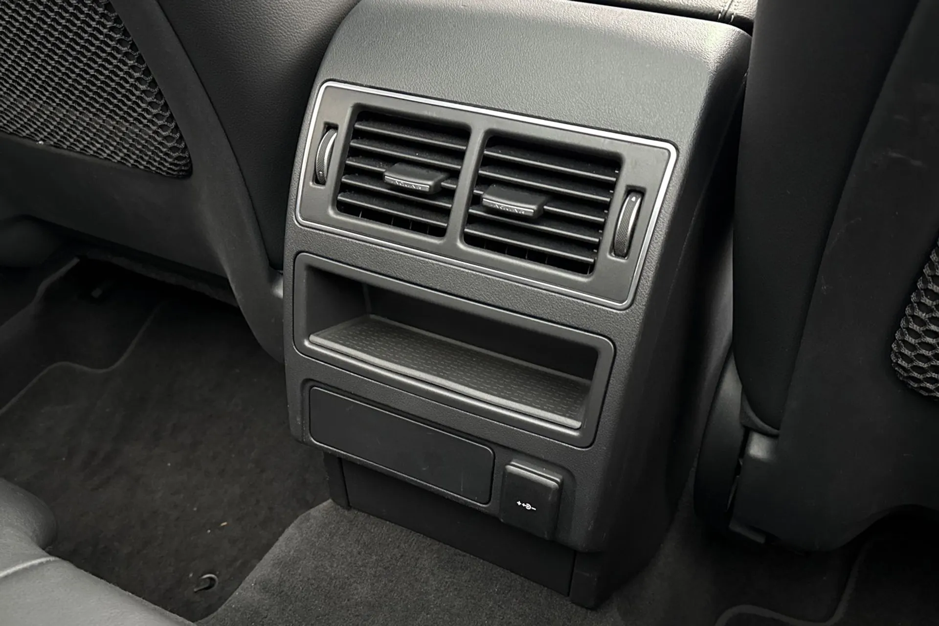 Jaguar F-PACE thumbnail image number 47