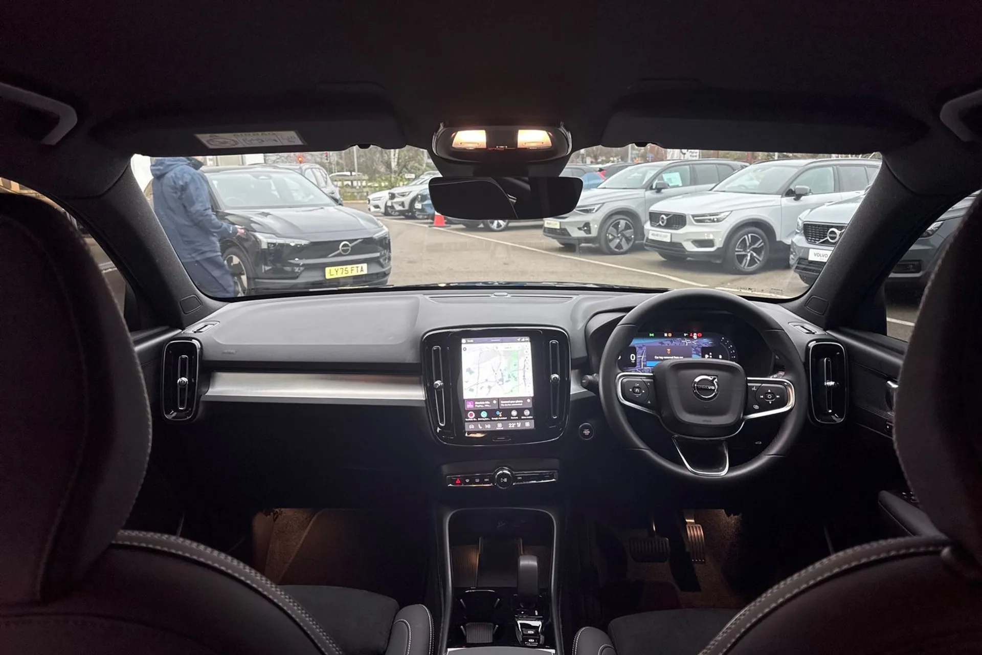 Volvo XC40 thumbnail image number 3