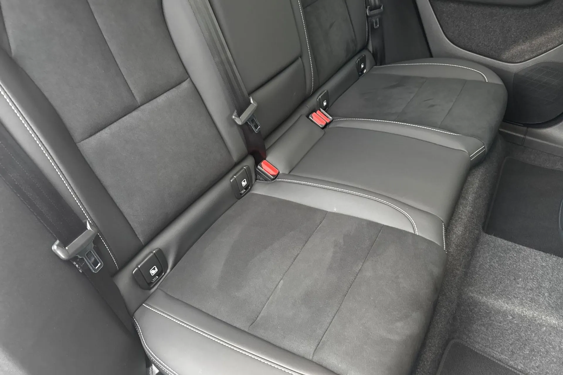 Volvo XC40 thumbnail image number 25