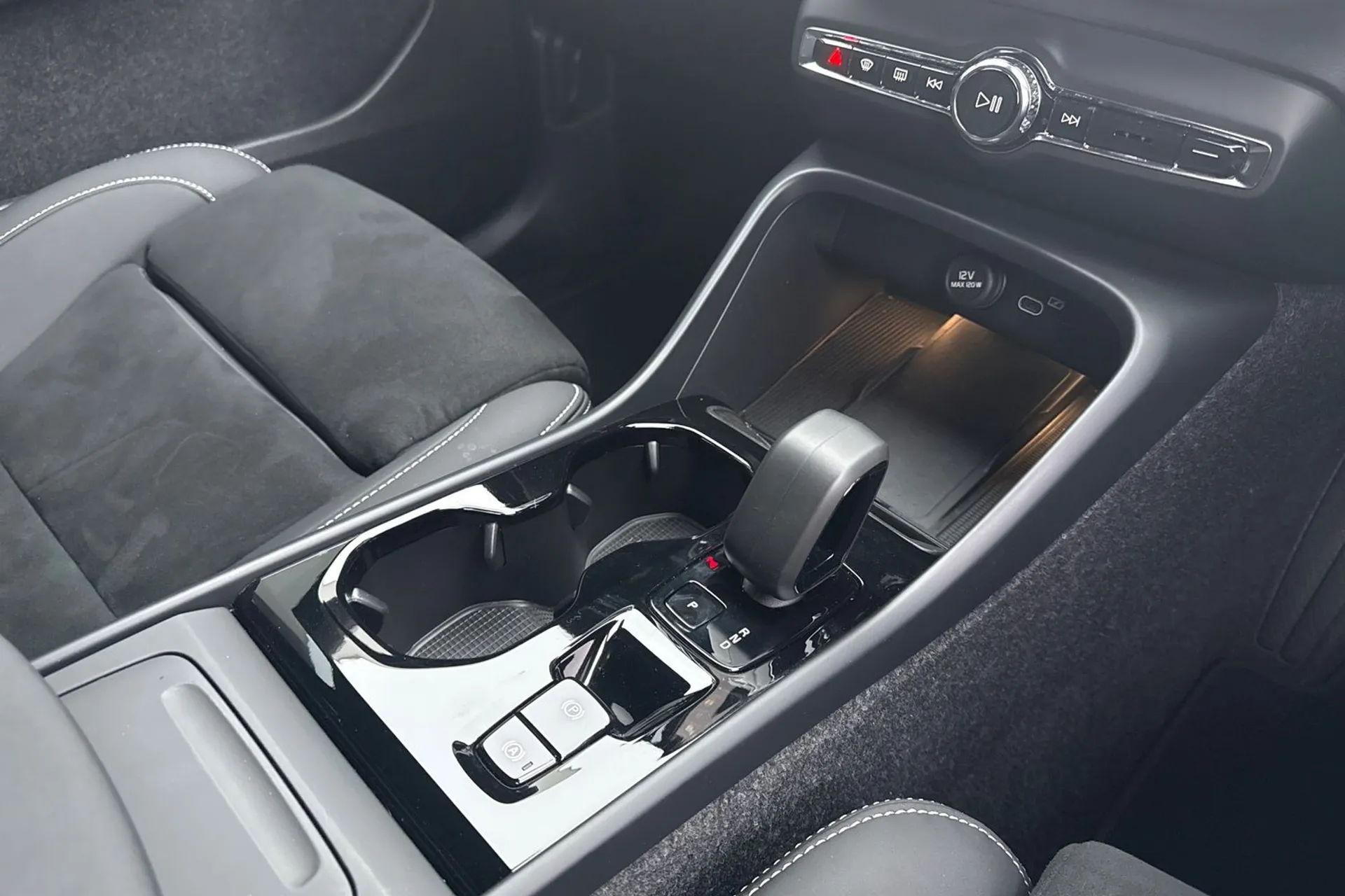 Volvo XC40 thumbnail image number 42