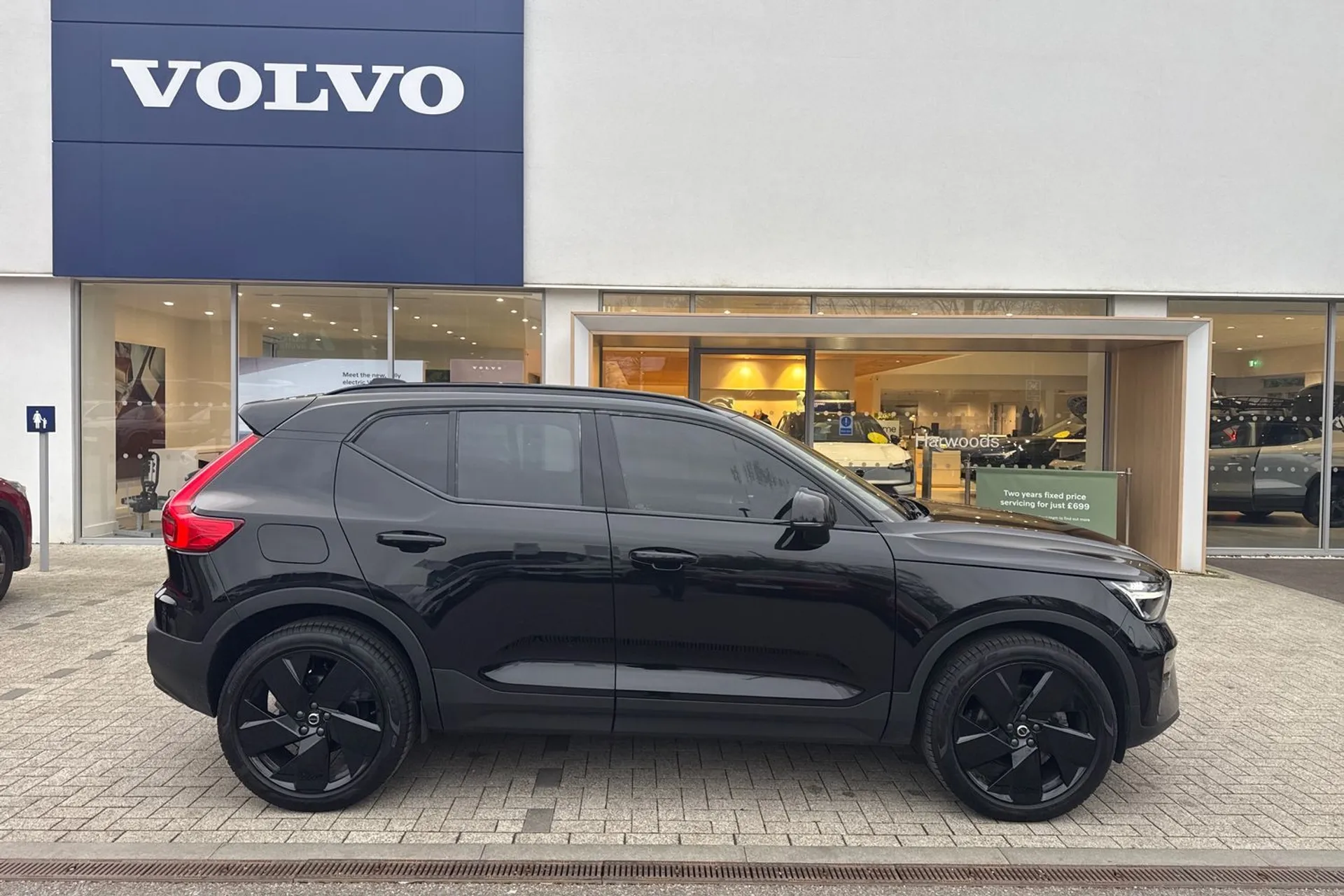 Volvo XC40 thumbnail image number 2