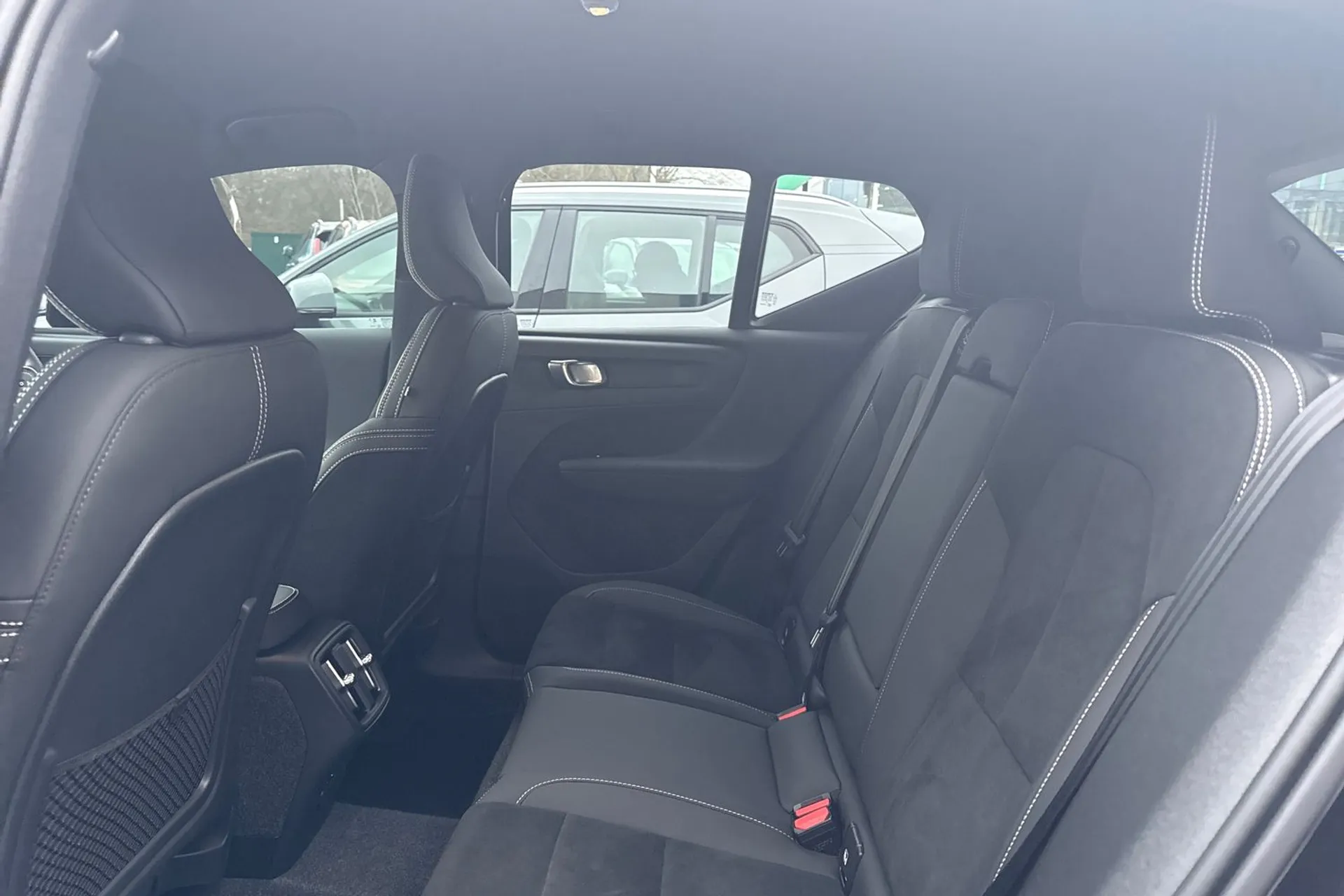 Volvo XC40 thumbnail image number 30