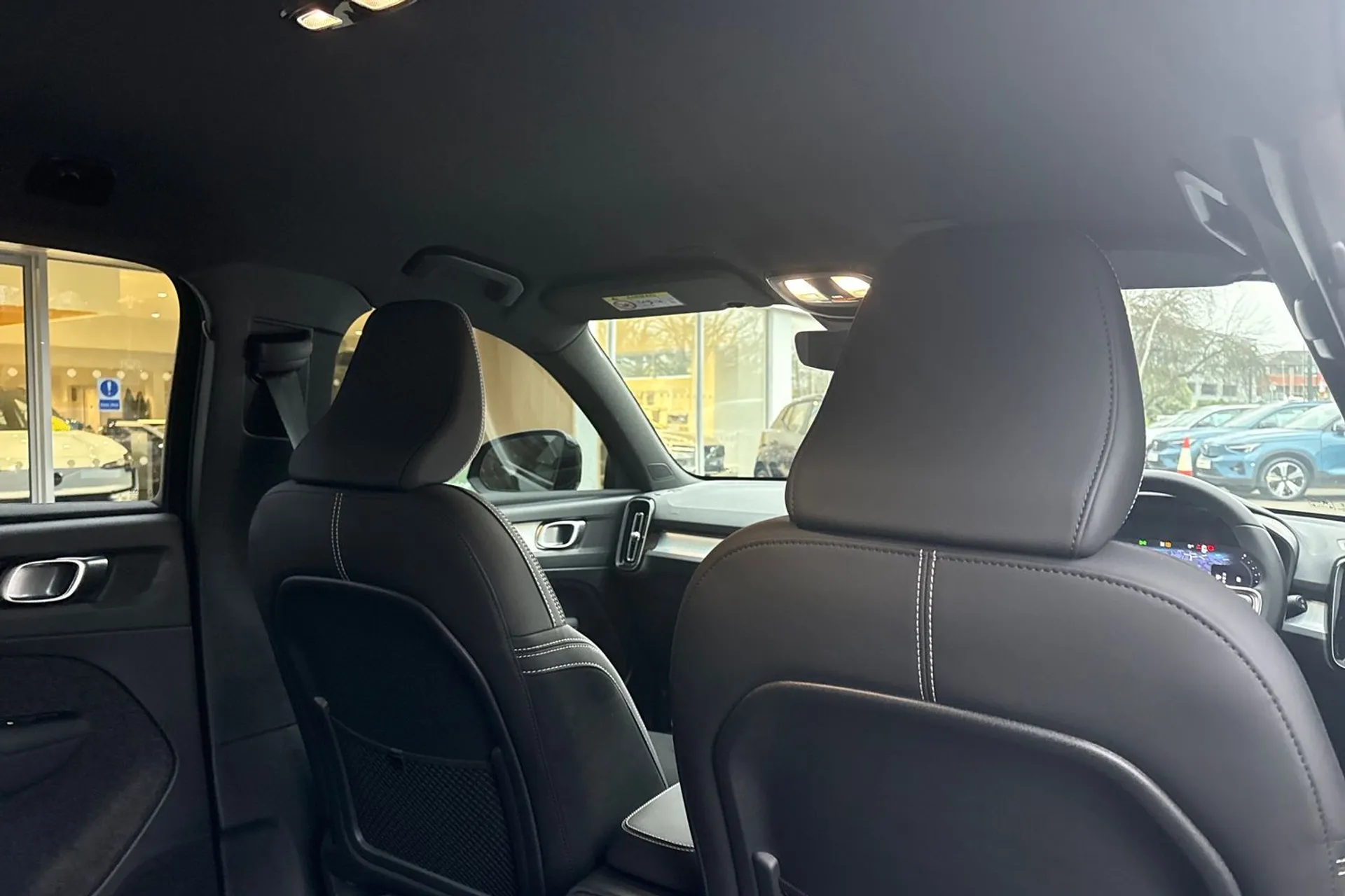 Volvo XC40 thumbnail image number 24