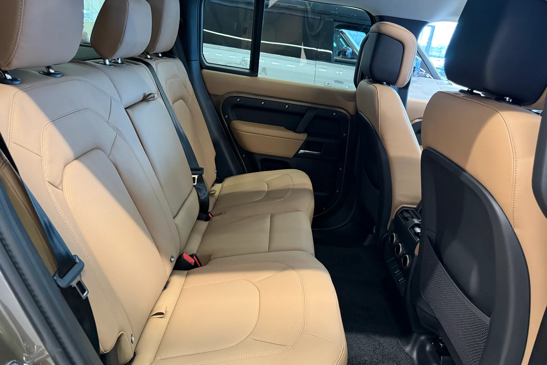 LAND ROVER Defender 110 thumbnail image number 9