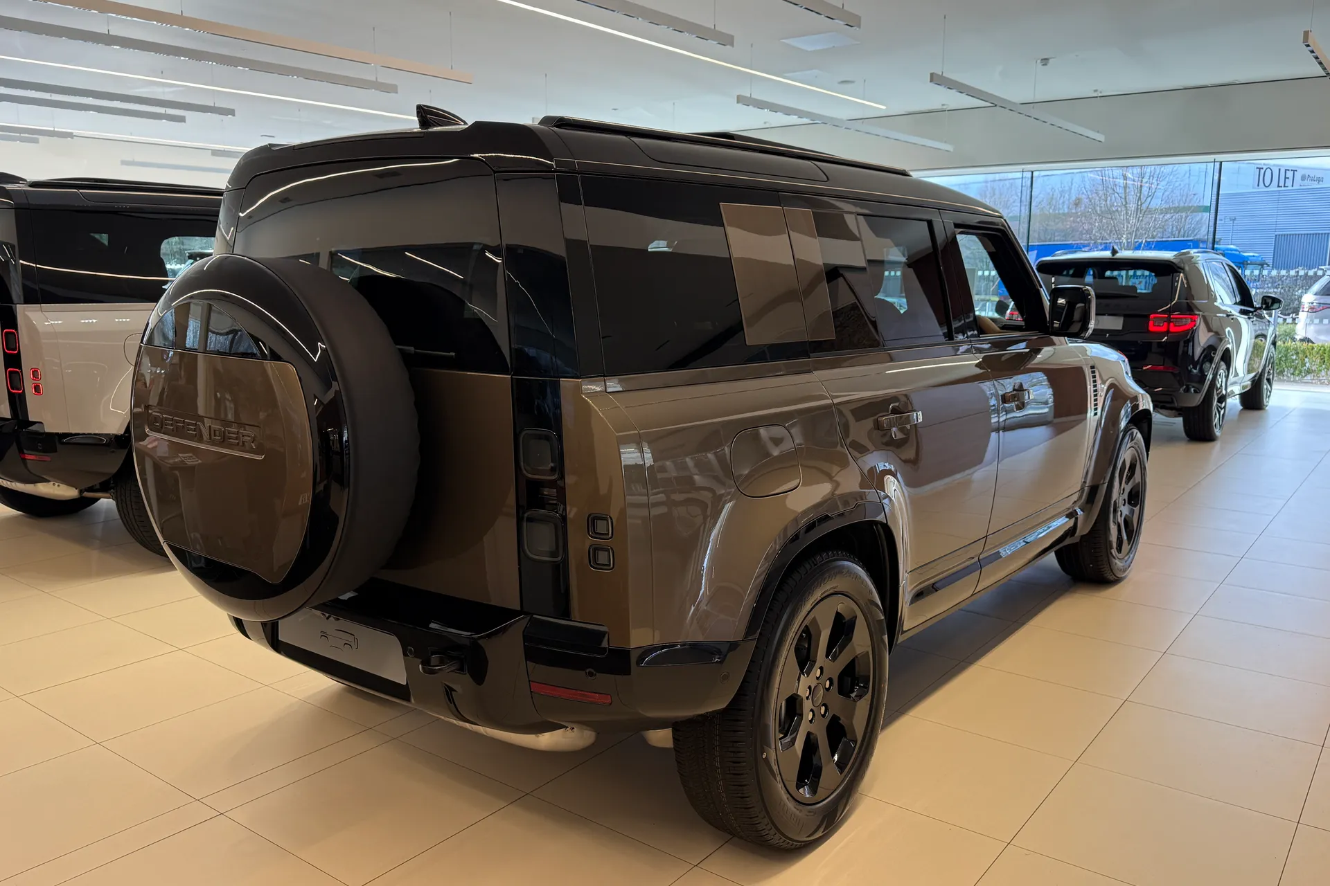 LAND ROVER Defender 110 thumbnail image number 7