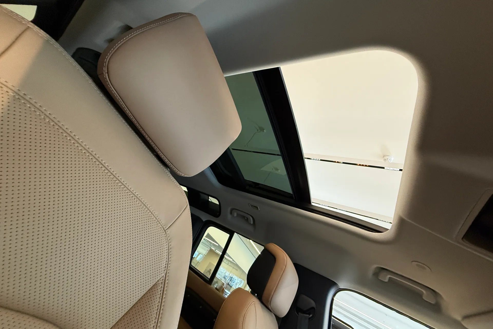 LAND ROVER Defender 110 thumbnail image number 5