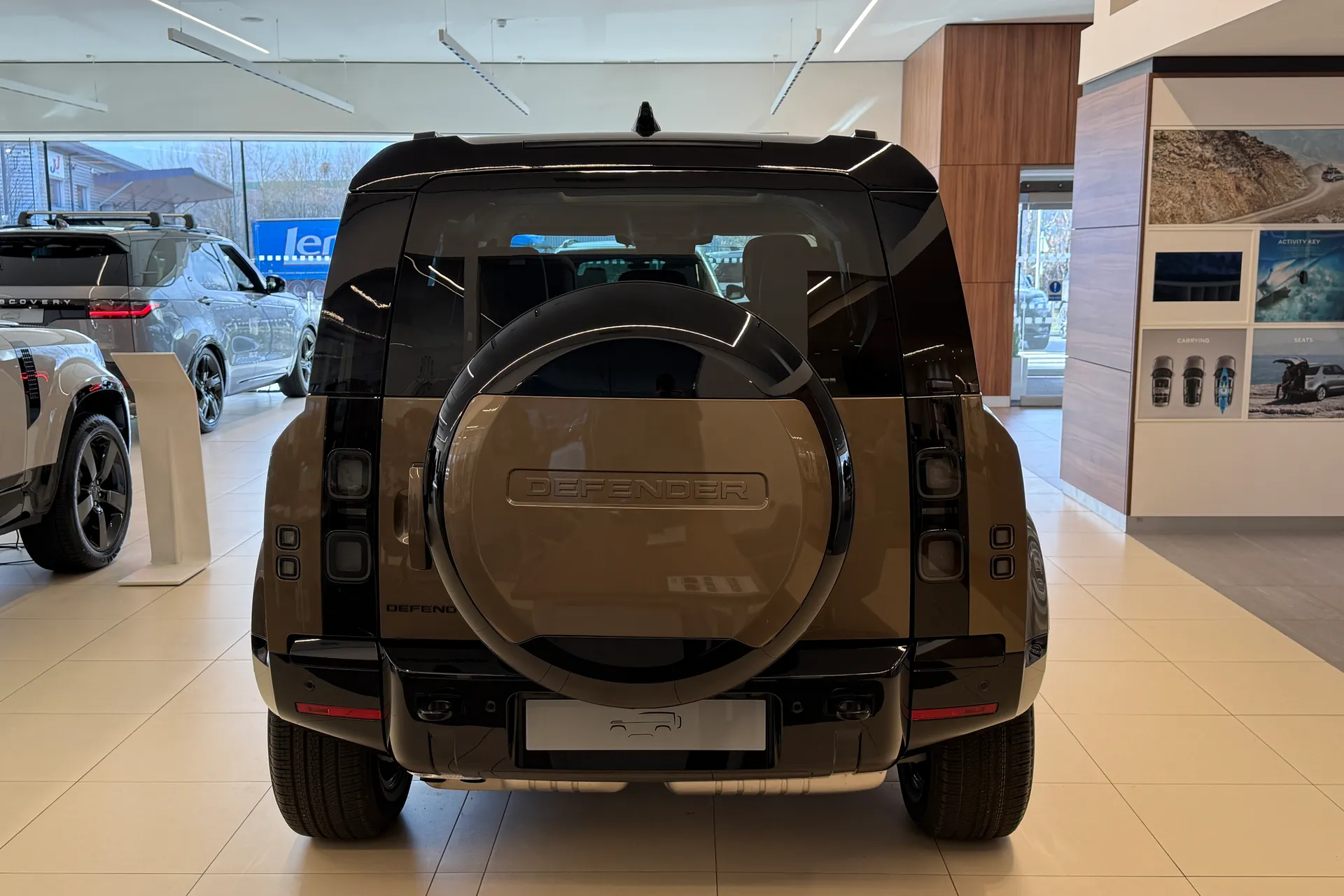 LAND ROVER Defender 110 thumbnail image number 8