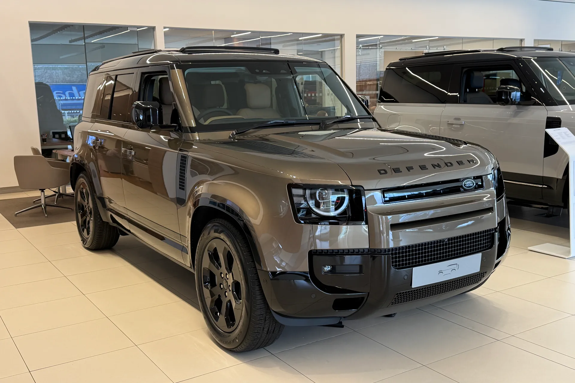 LAND ROVER Defender 110 focused image