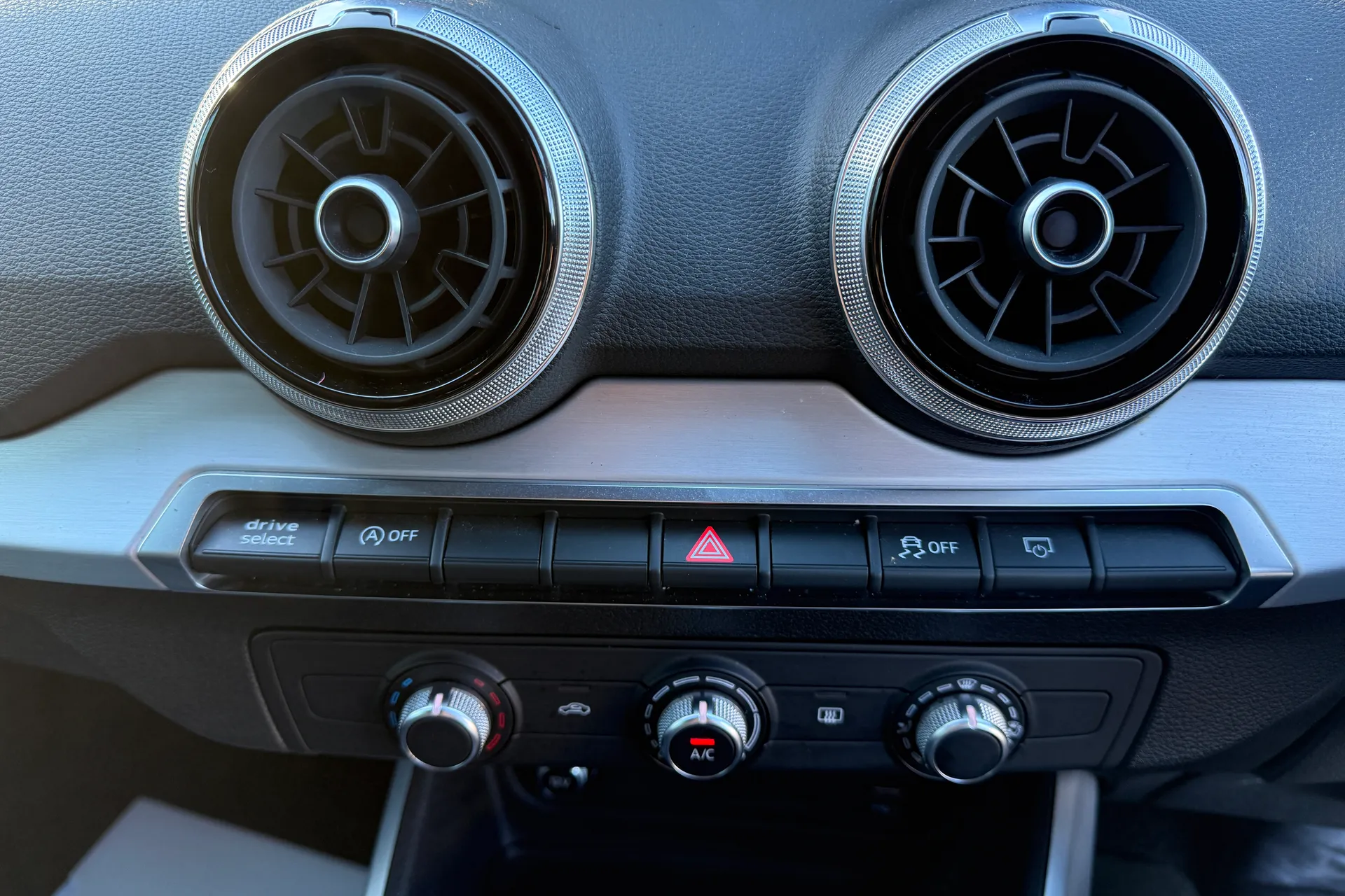 Audi Q2 thumbnail image number 49