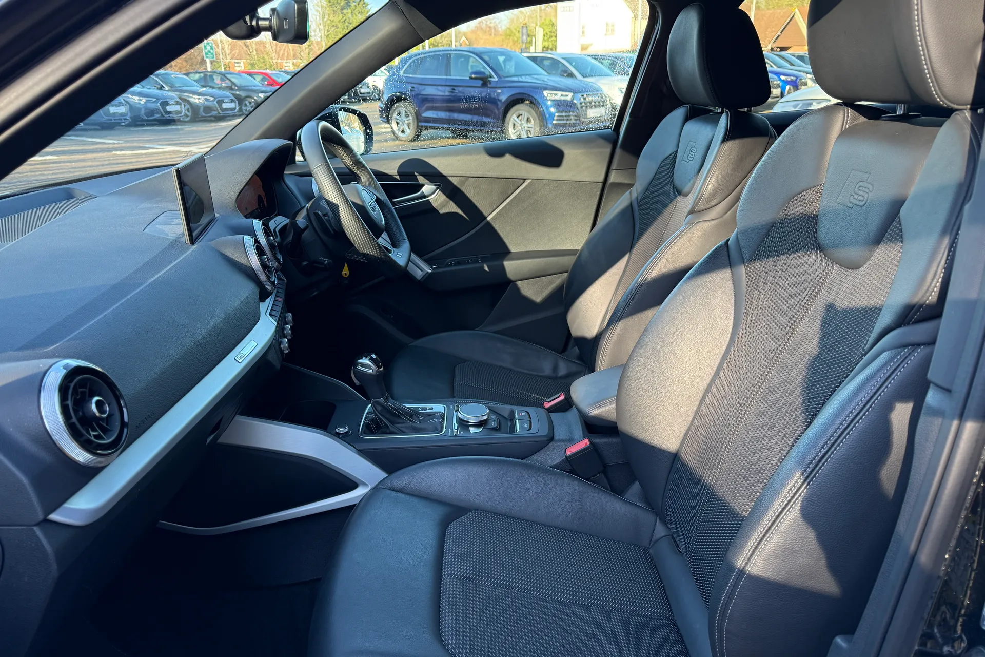 Audi Q2 thumbnail image number 18