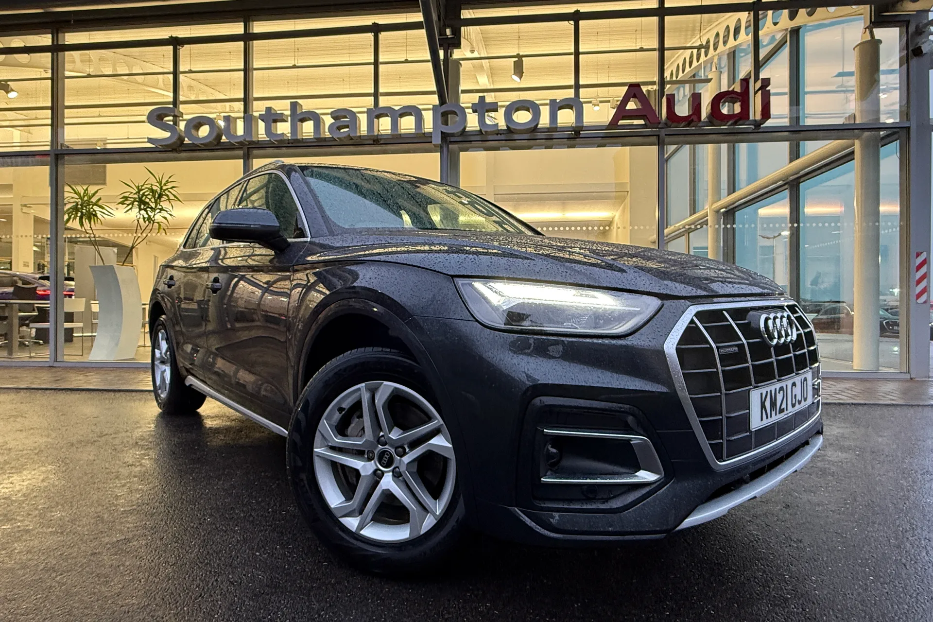 Audi Q5 focused image