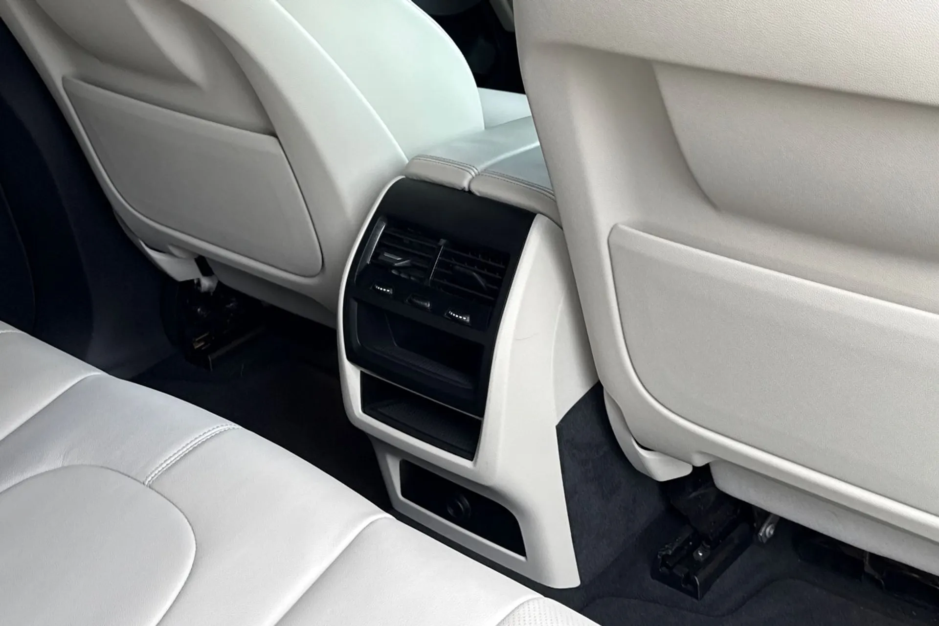 BMW X5 thumbnail image number 43