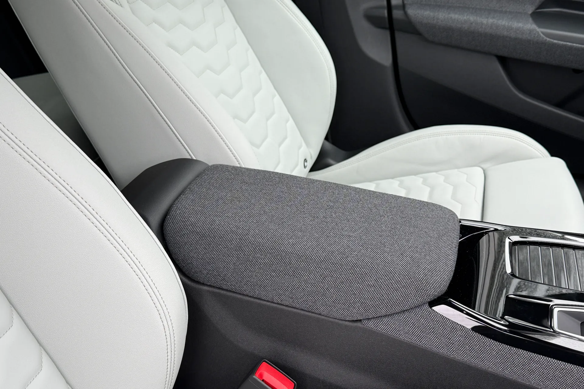 Audi A6 thumbnail image number 24