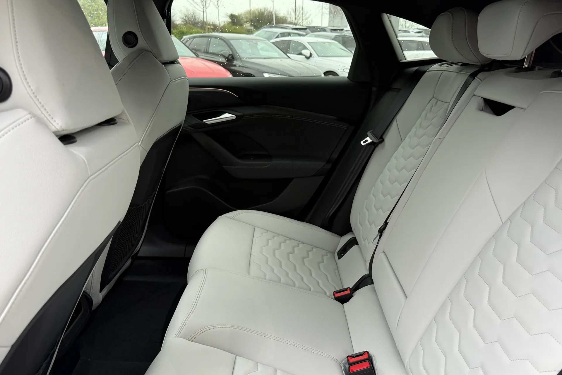 Audi A6 thumbnail image number 38