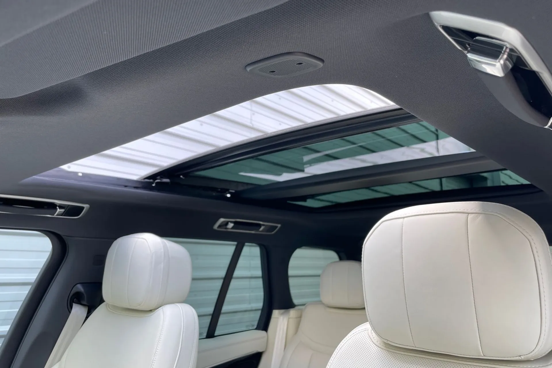 LAND ROVER RANGE ROVER thumbnail image number 5