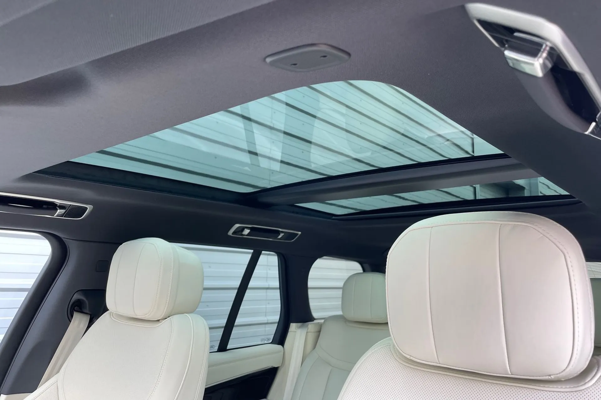 LAND ROVER RANGE ROVER thumbnail image number 4