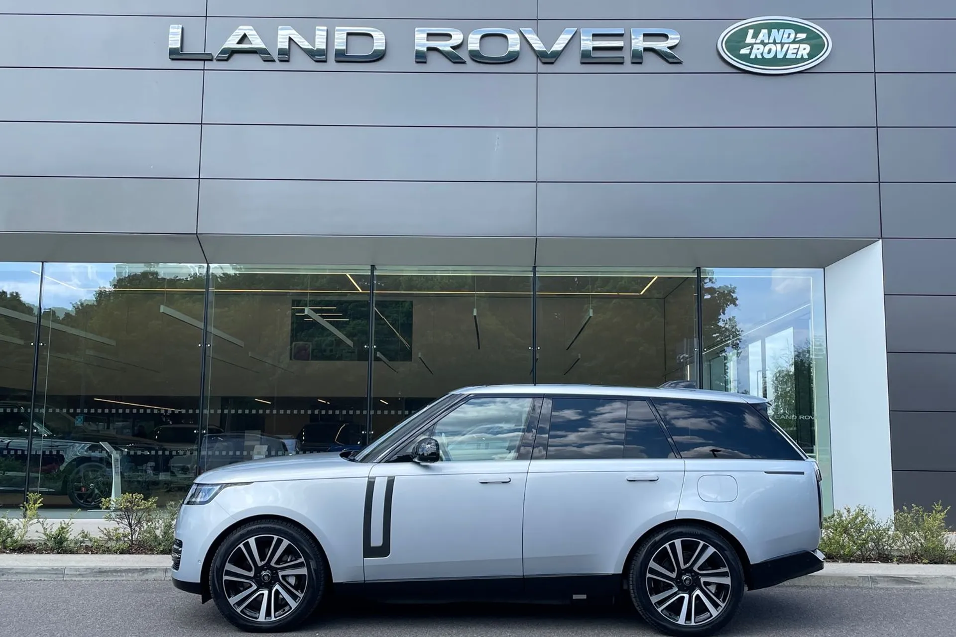 LAND ROVER RANGE ROVER thumbnail image number 9